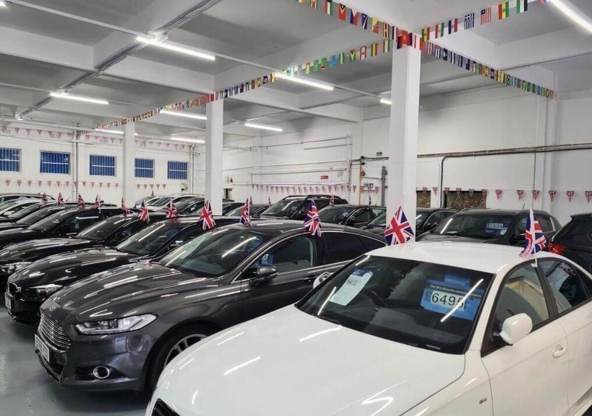 Land Rover Discovery Sport view 7