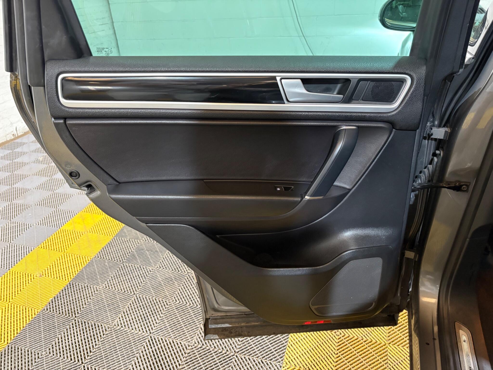 Volkswagen Touareg view 62