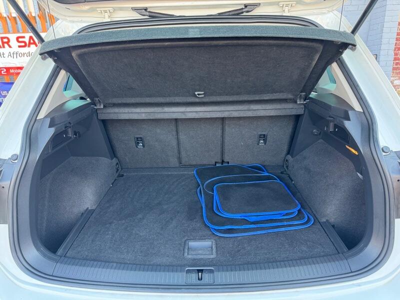 Volkswagen Tiguan view 45
