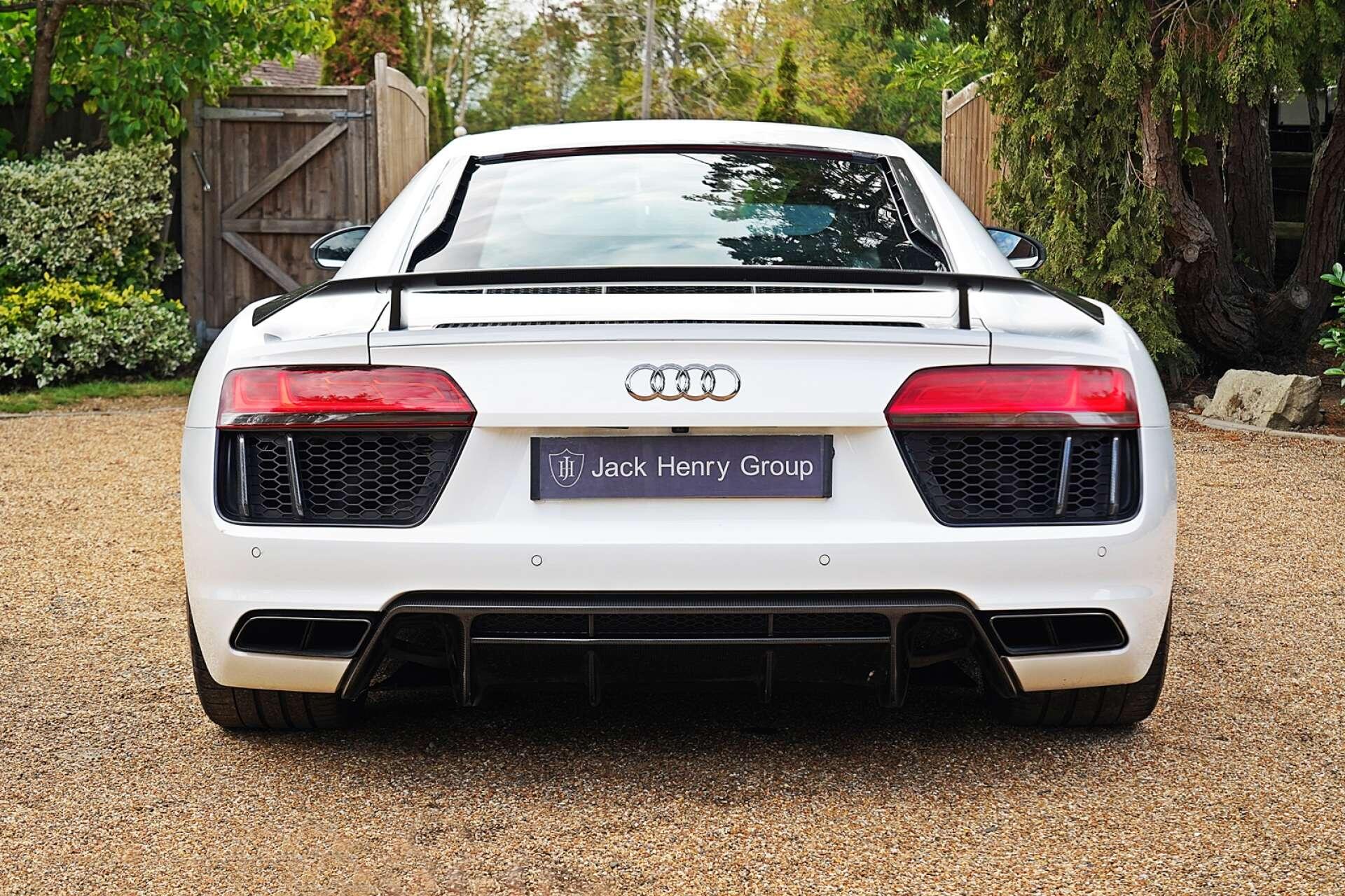 Audi R8 view 8