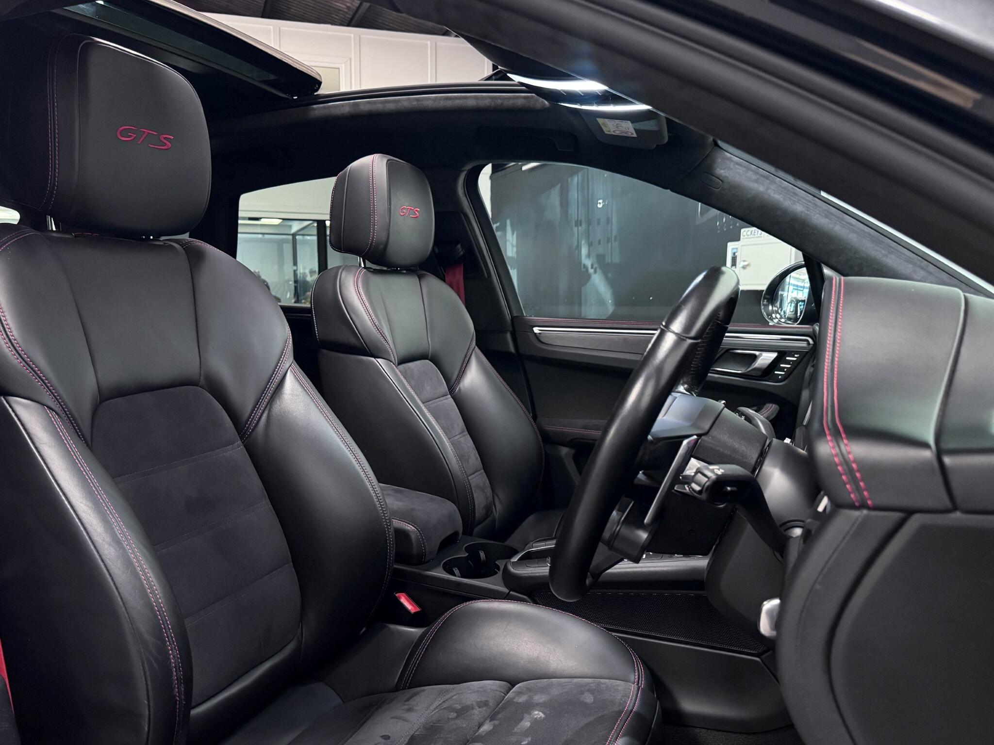 Porsche Macan view 27