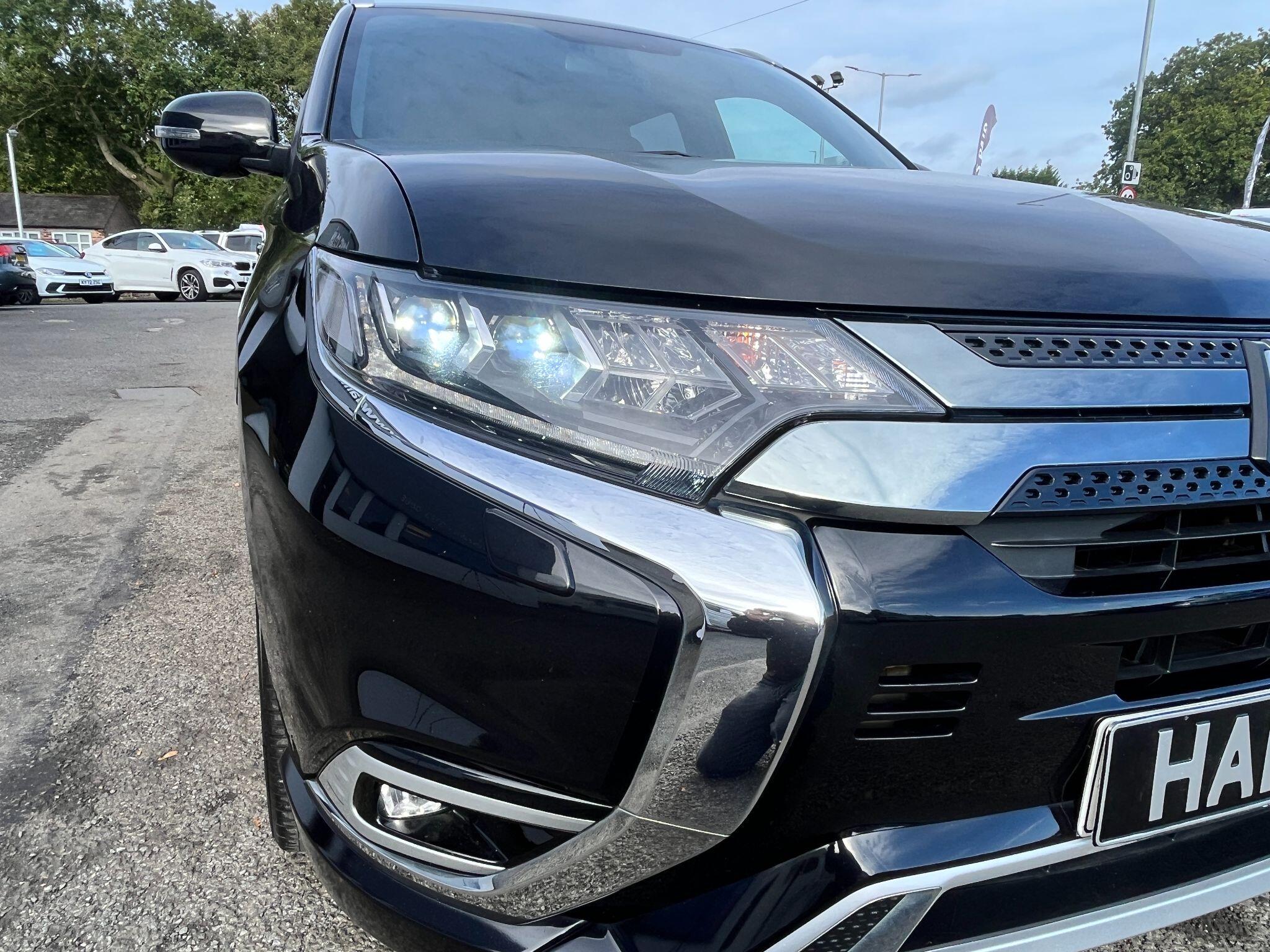 Mitsubishi Outlander view 11
