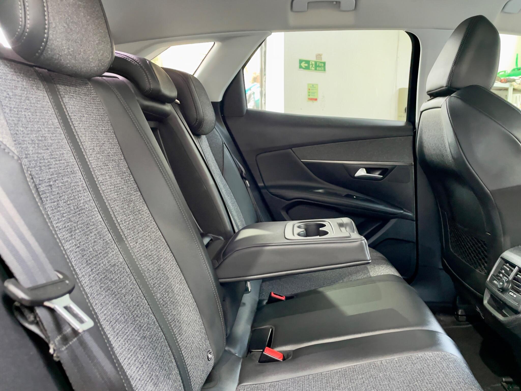 Peugeot 3008 view 8