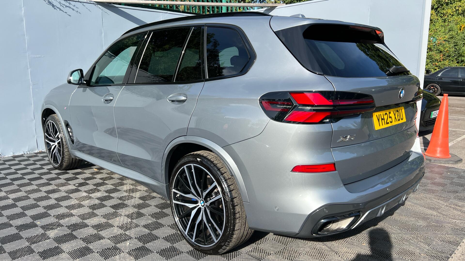 BMW X5 view 28