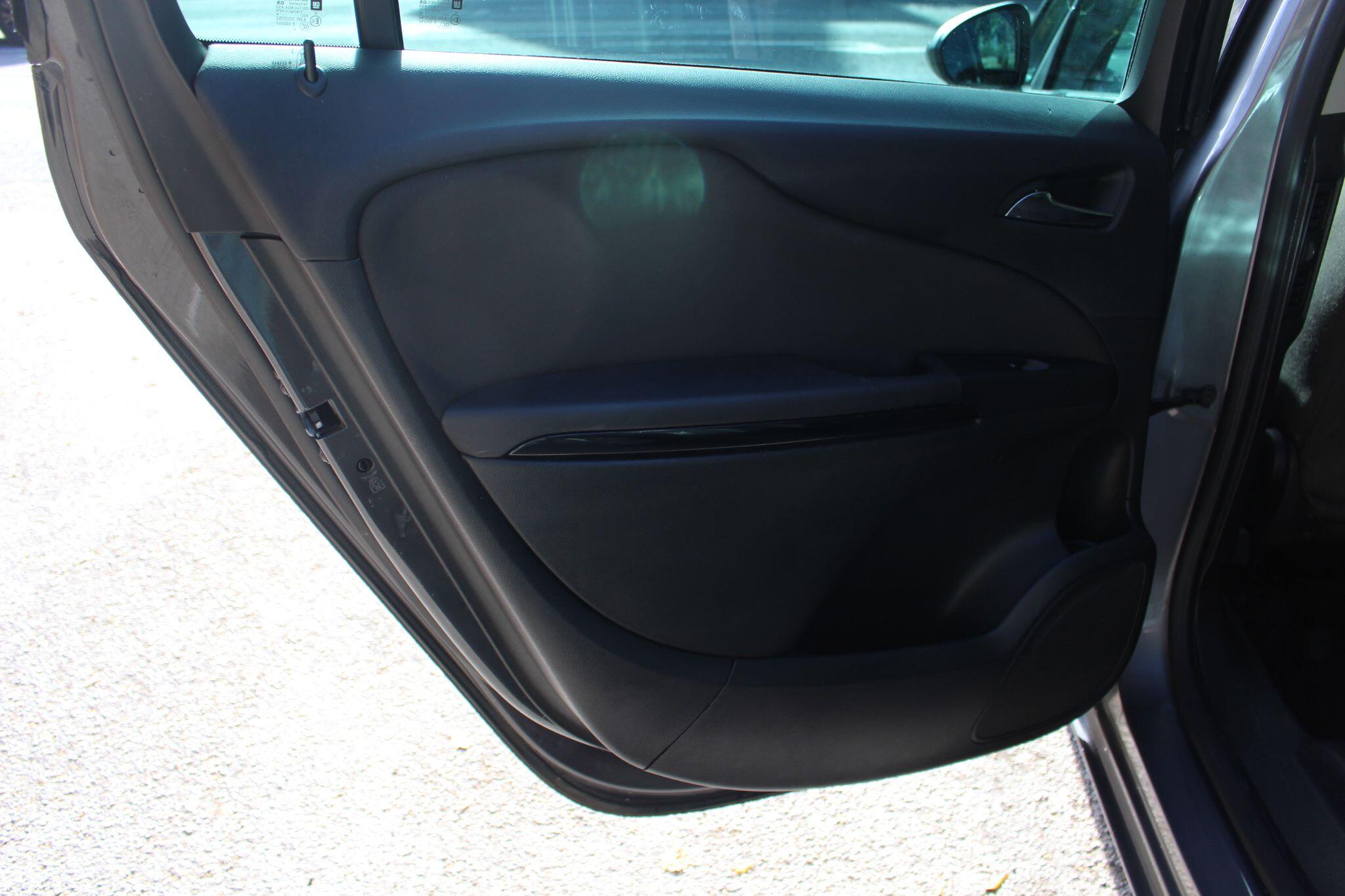 Vauxhall Zafira Tourer view 15