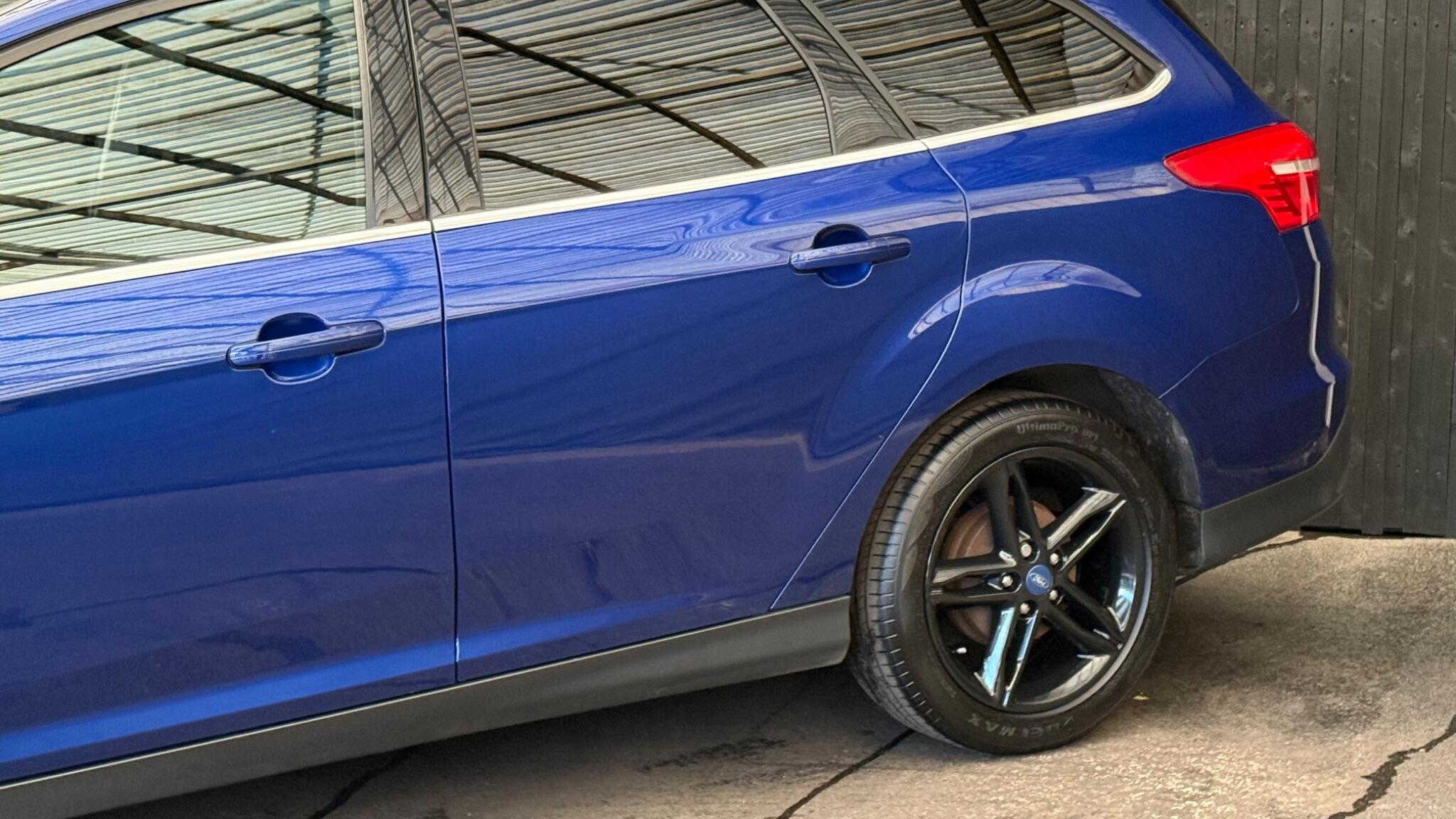 Ford Focus view 10