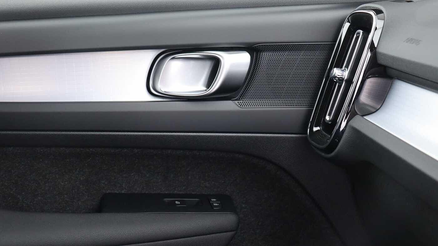 Volvo XC40 view 44