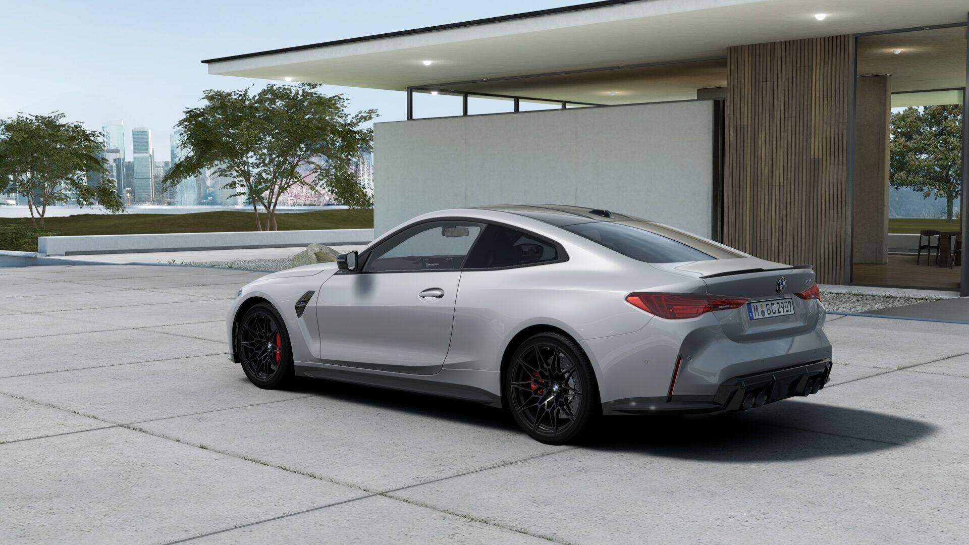 BMW M4 view 3
