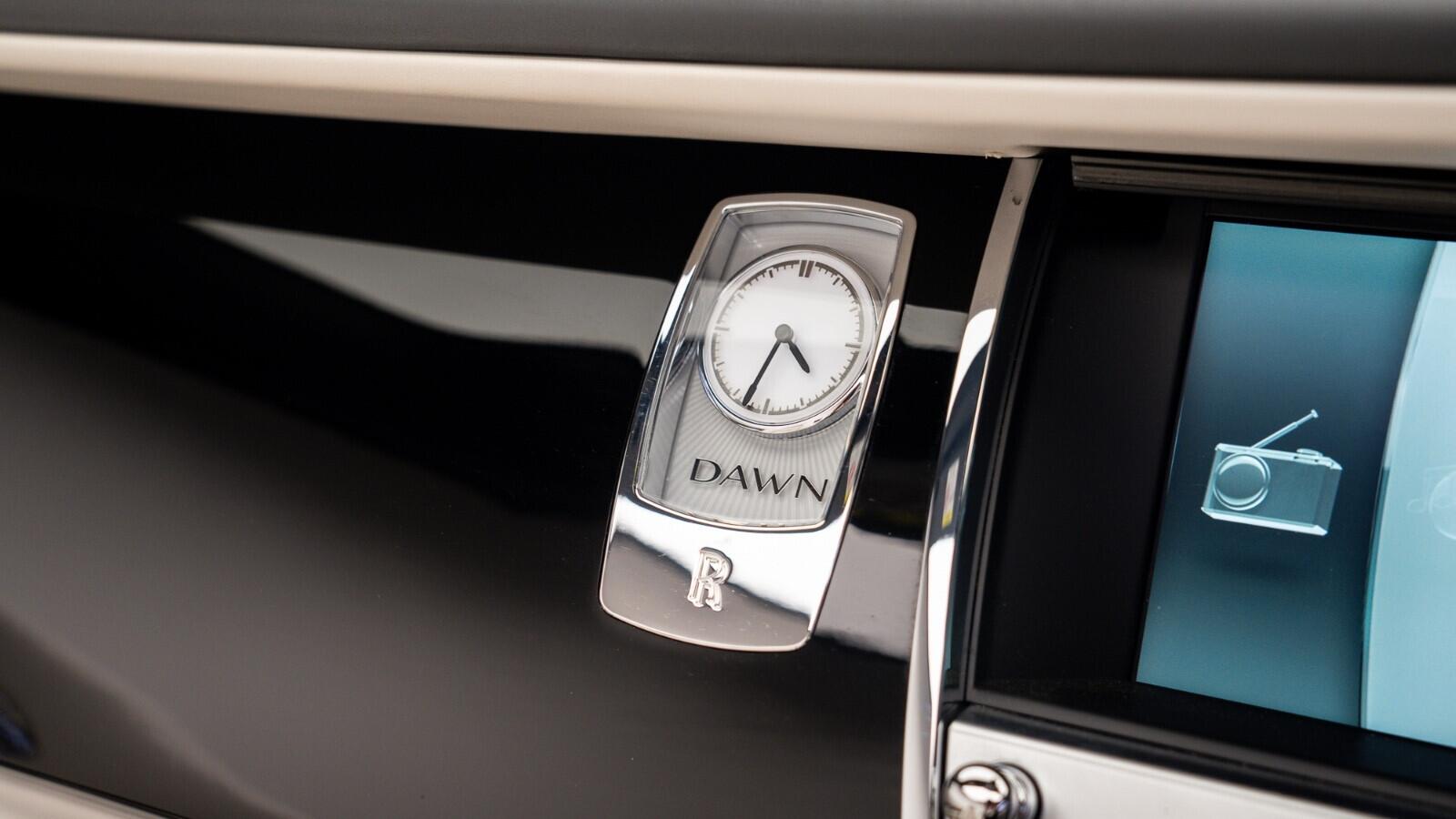 Rolls-Royce Dawn view 33