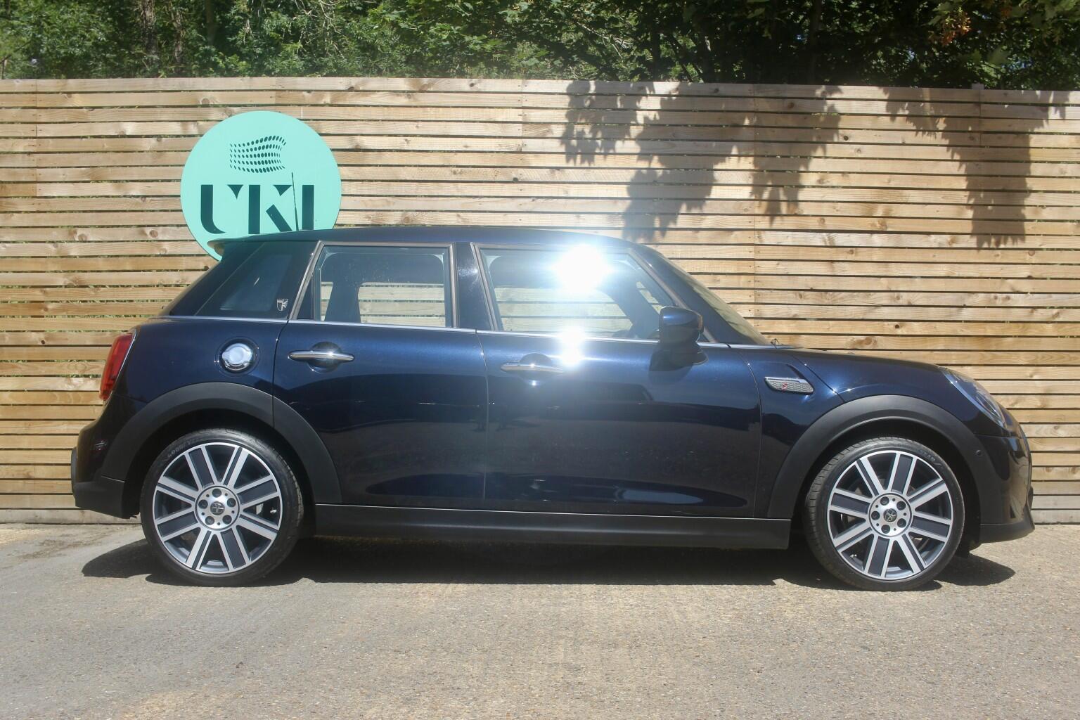 Mini Hatch view 5