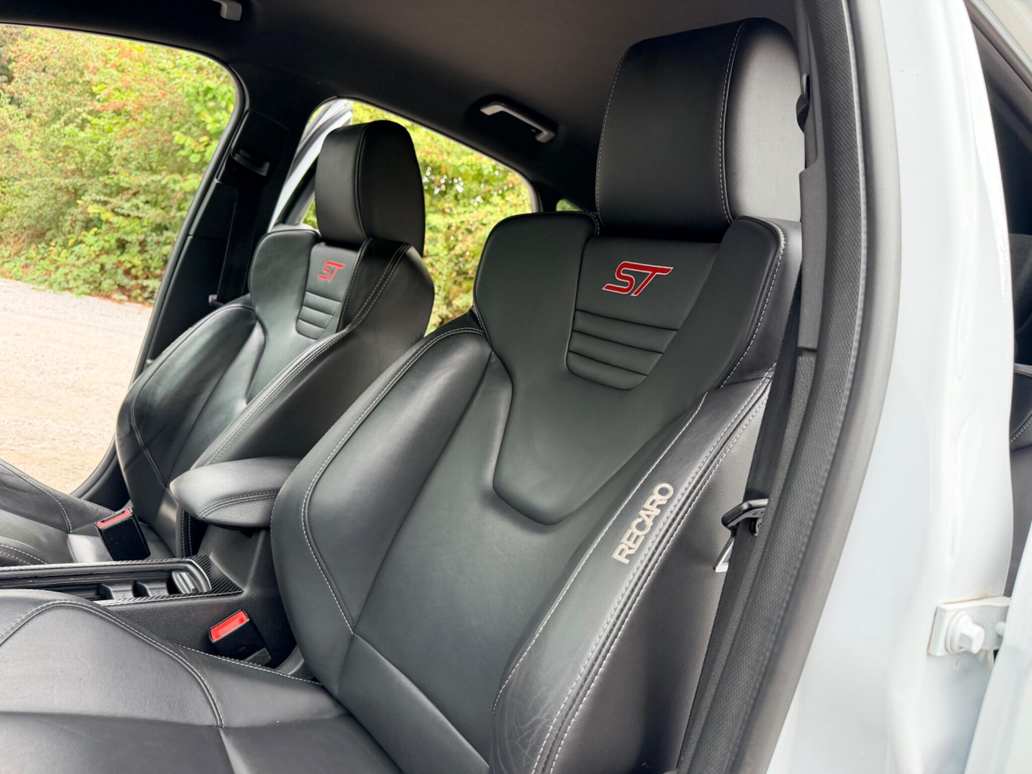 Ford Focus view 50