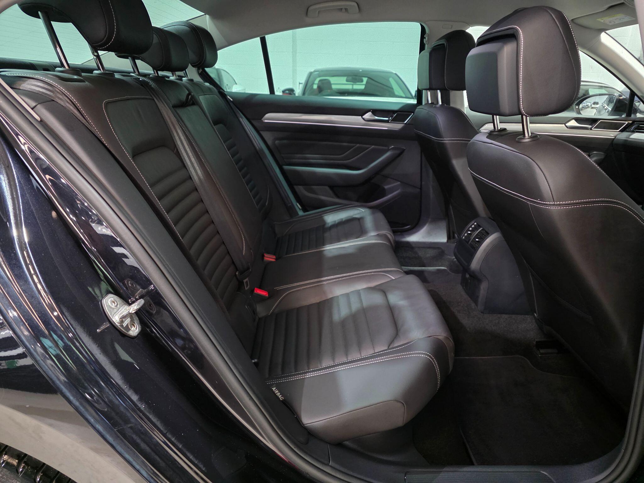 Volkswagen Passat view 24
