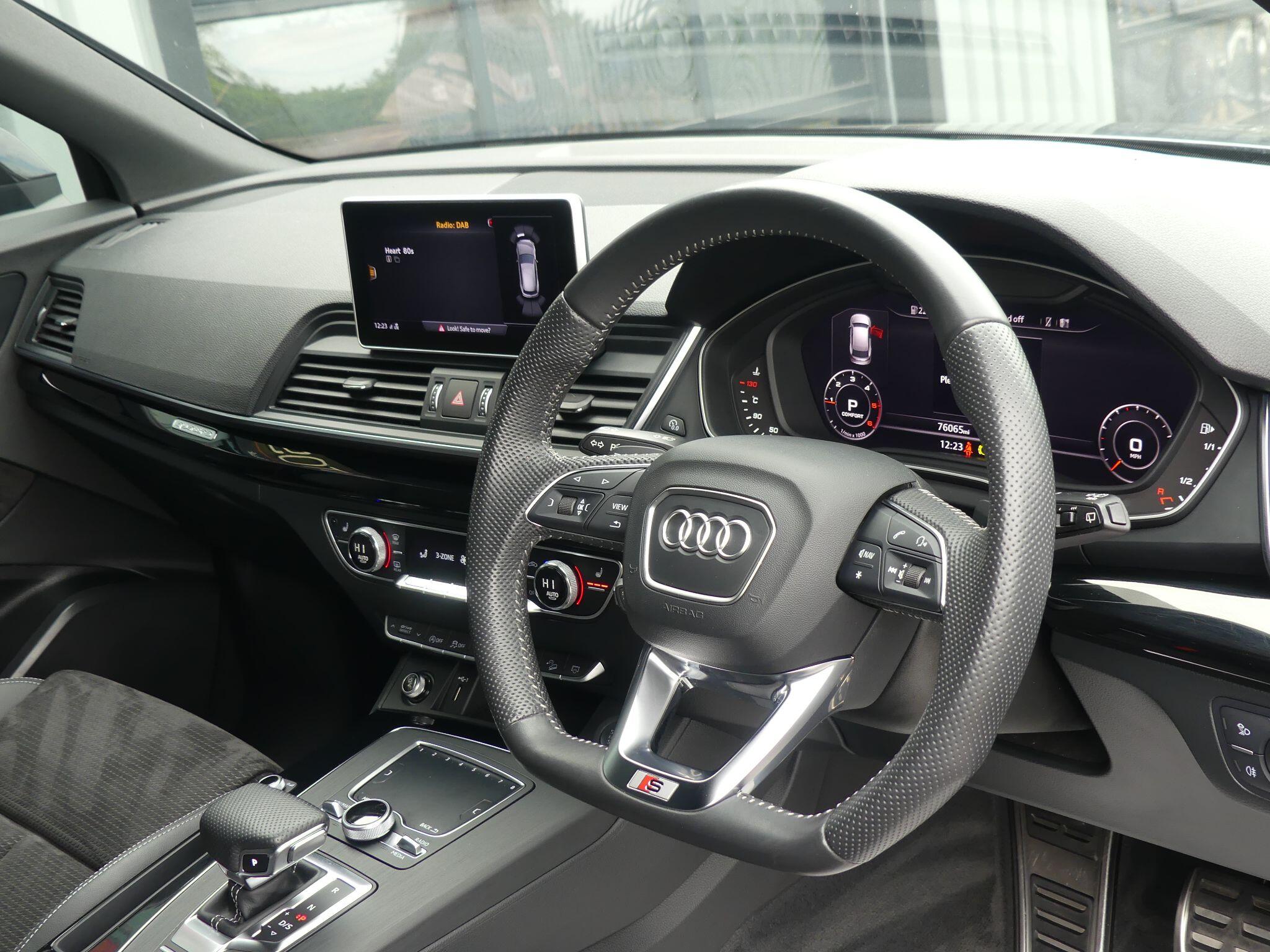 Audi Q5 view 12