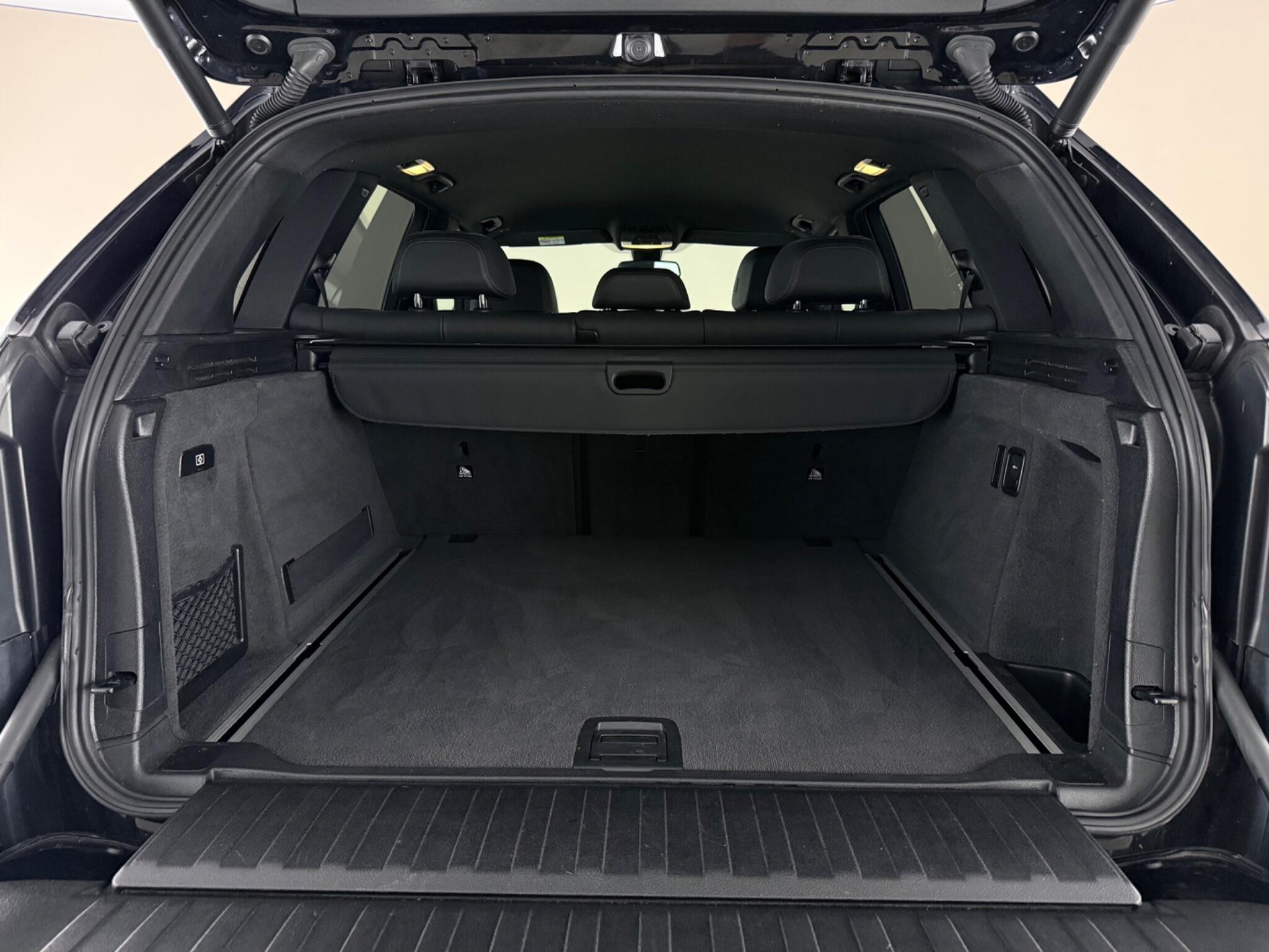 BMW X5 view 10
