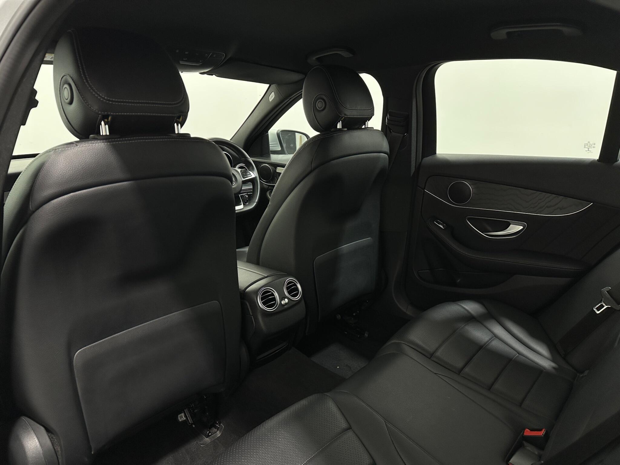 Mercedes-Benz C-Class view 39