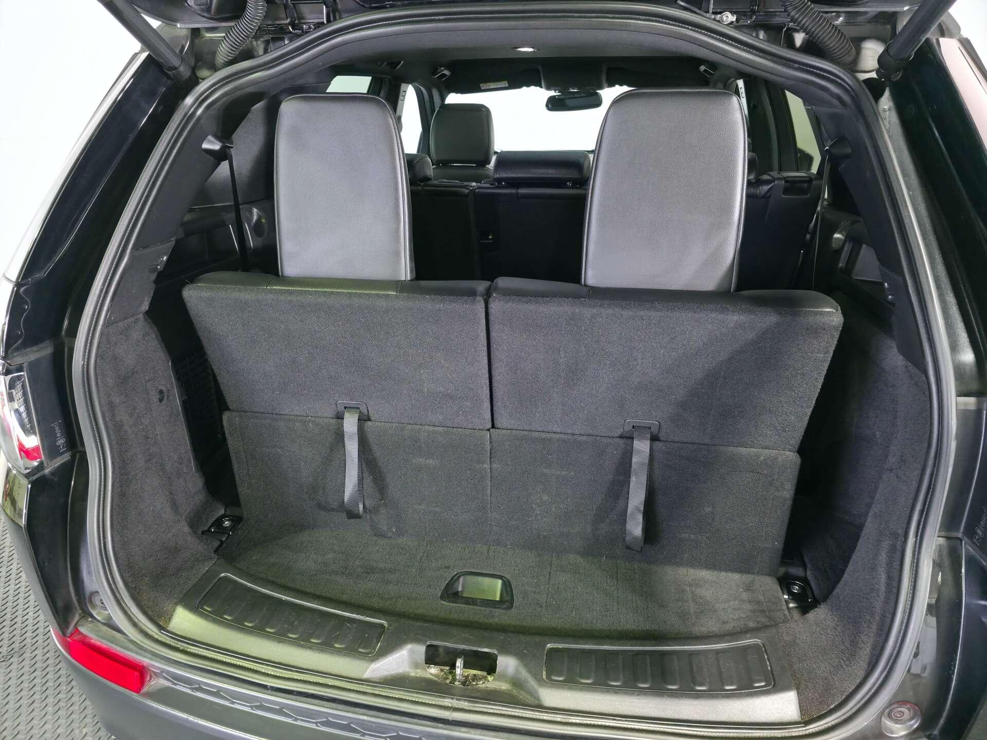 Land Rover Discovery Sport view 25