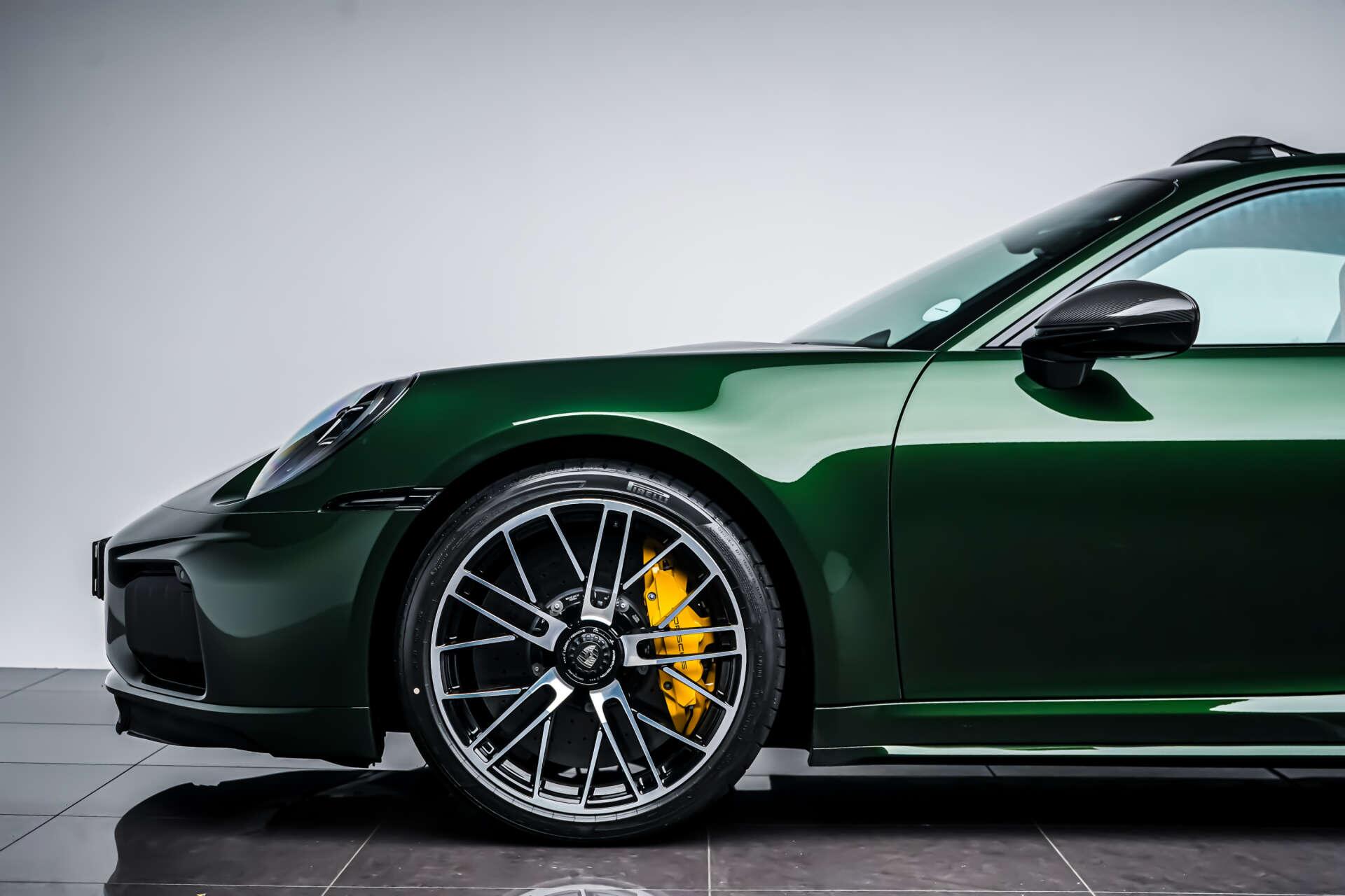 Porsche 911 view 18