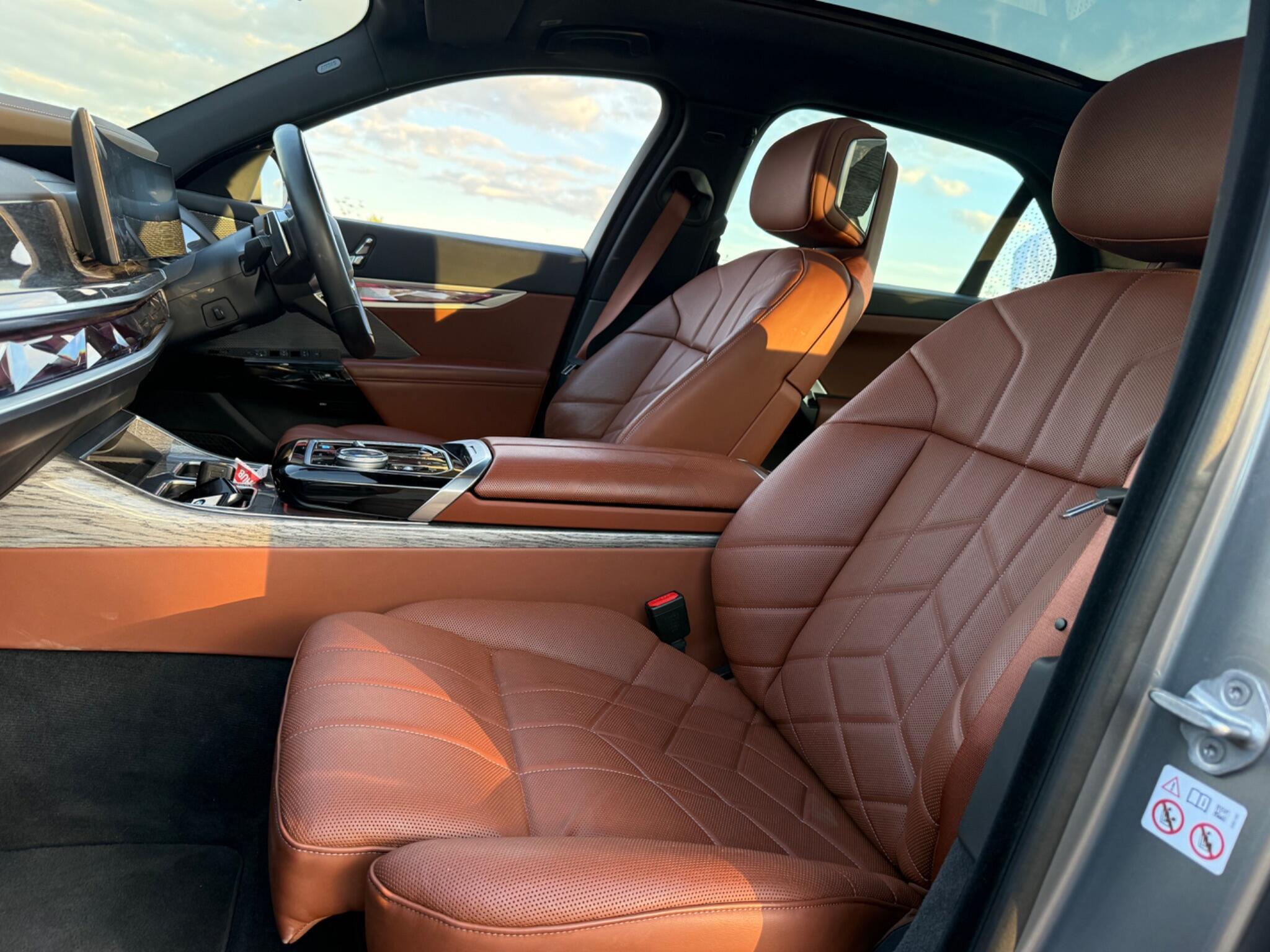 BMW I7 view 17