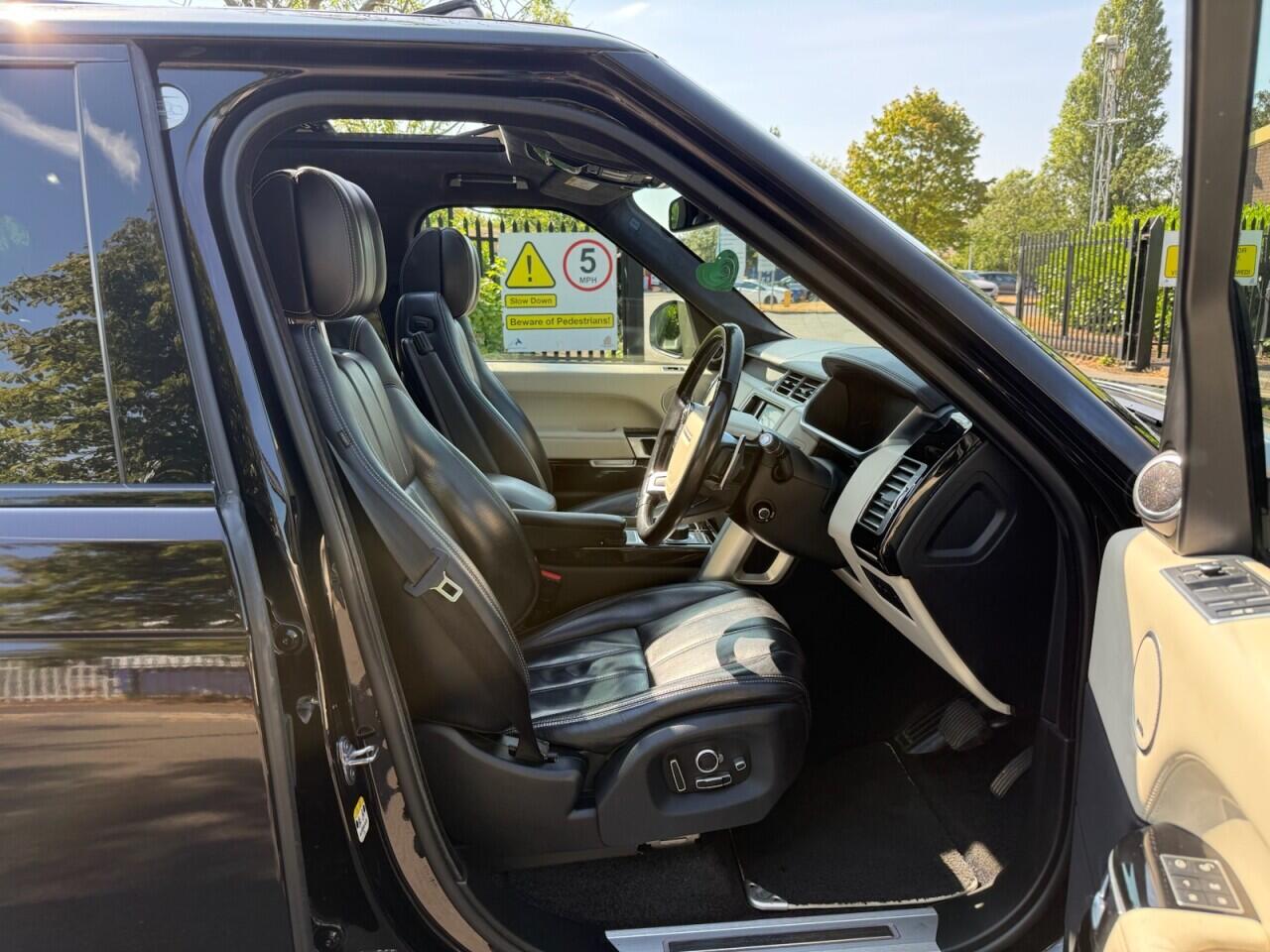 Land Rover Range Rover view 16