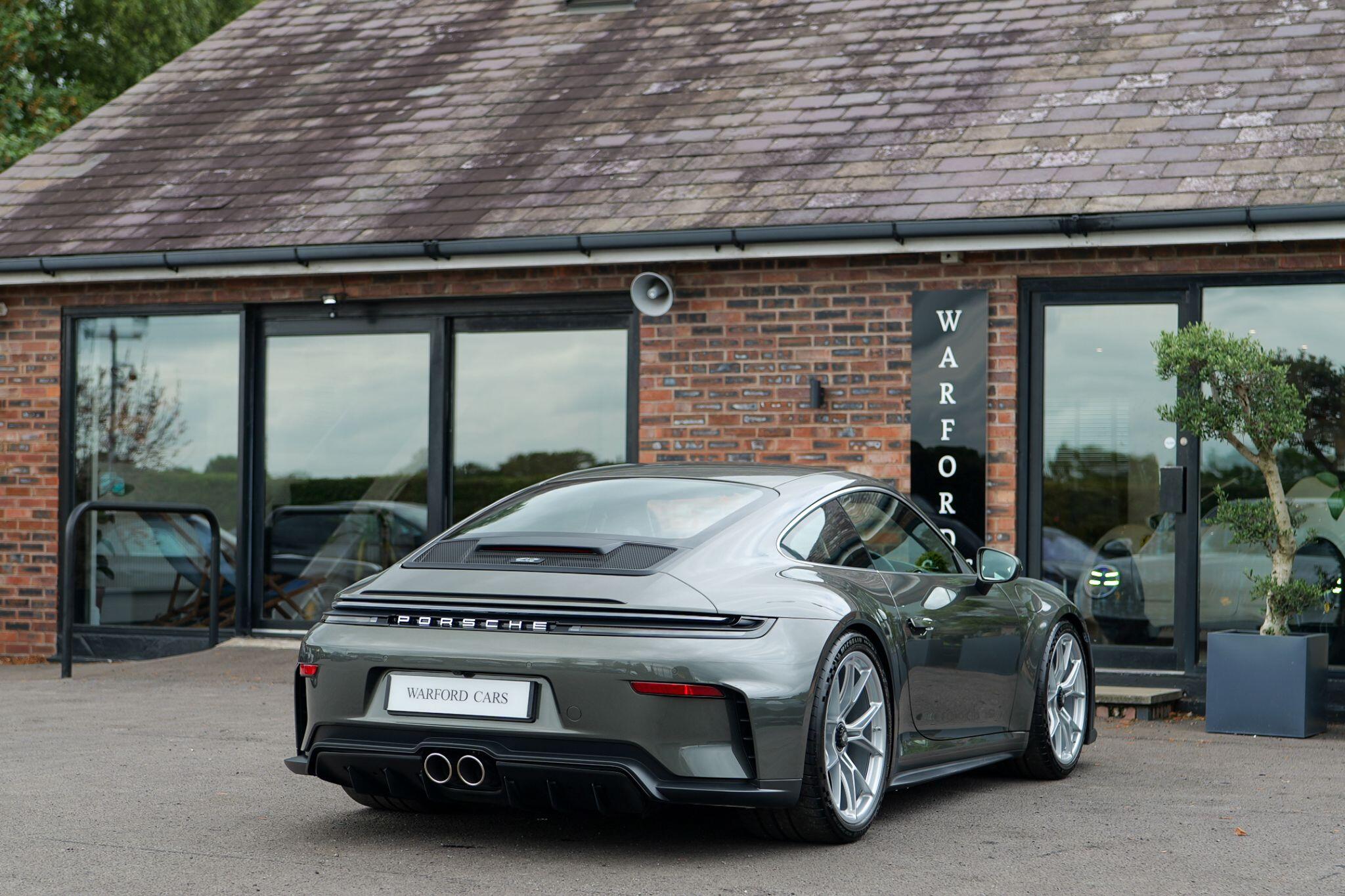 Porsche 911 view 4