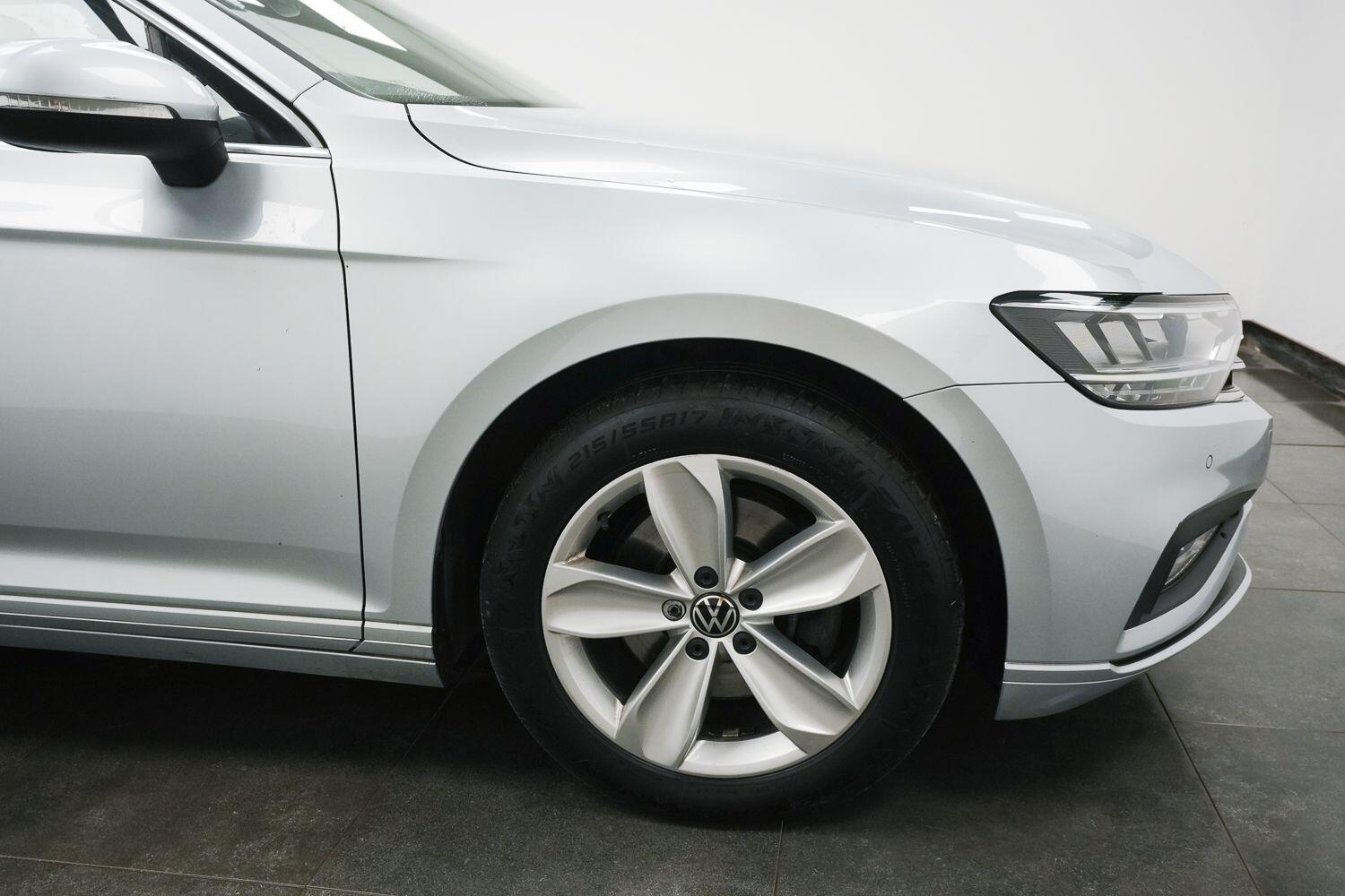 Volkswagen Passat view 16