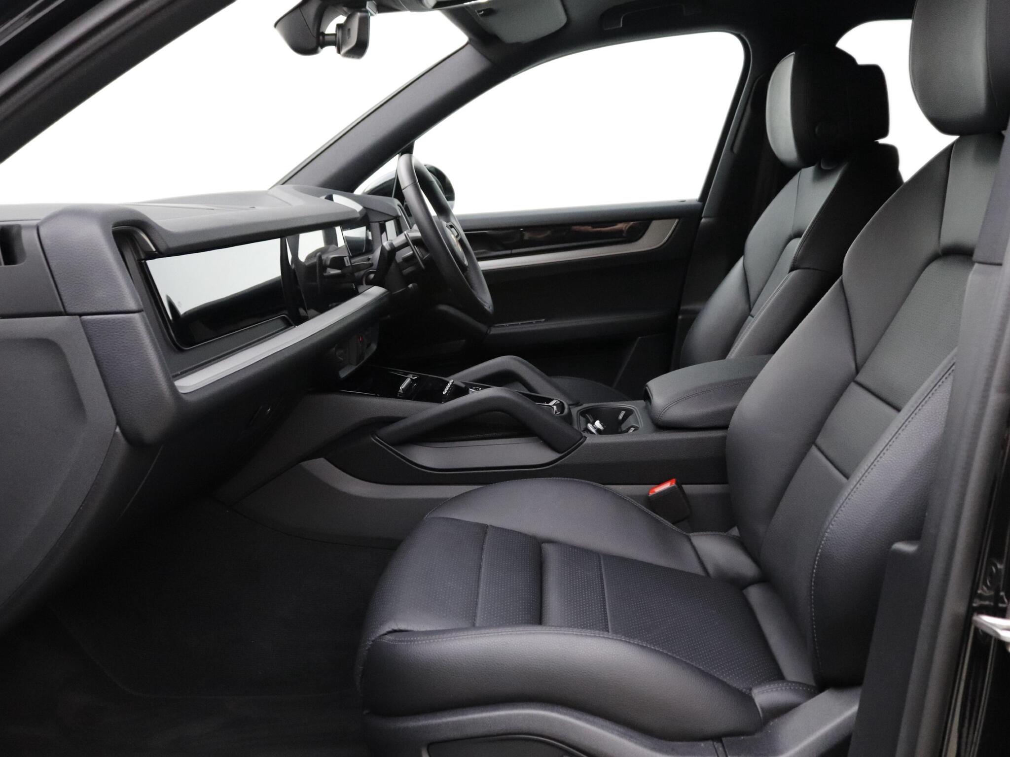 Porsche Cayenne view 13
