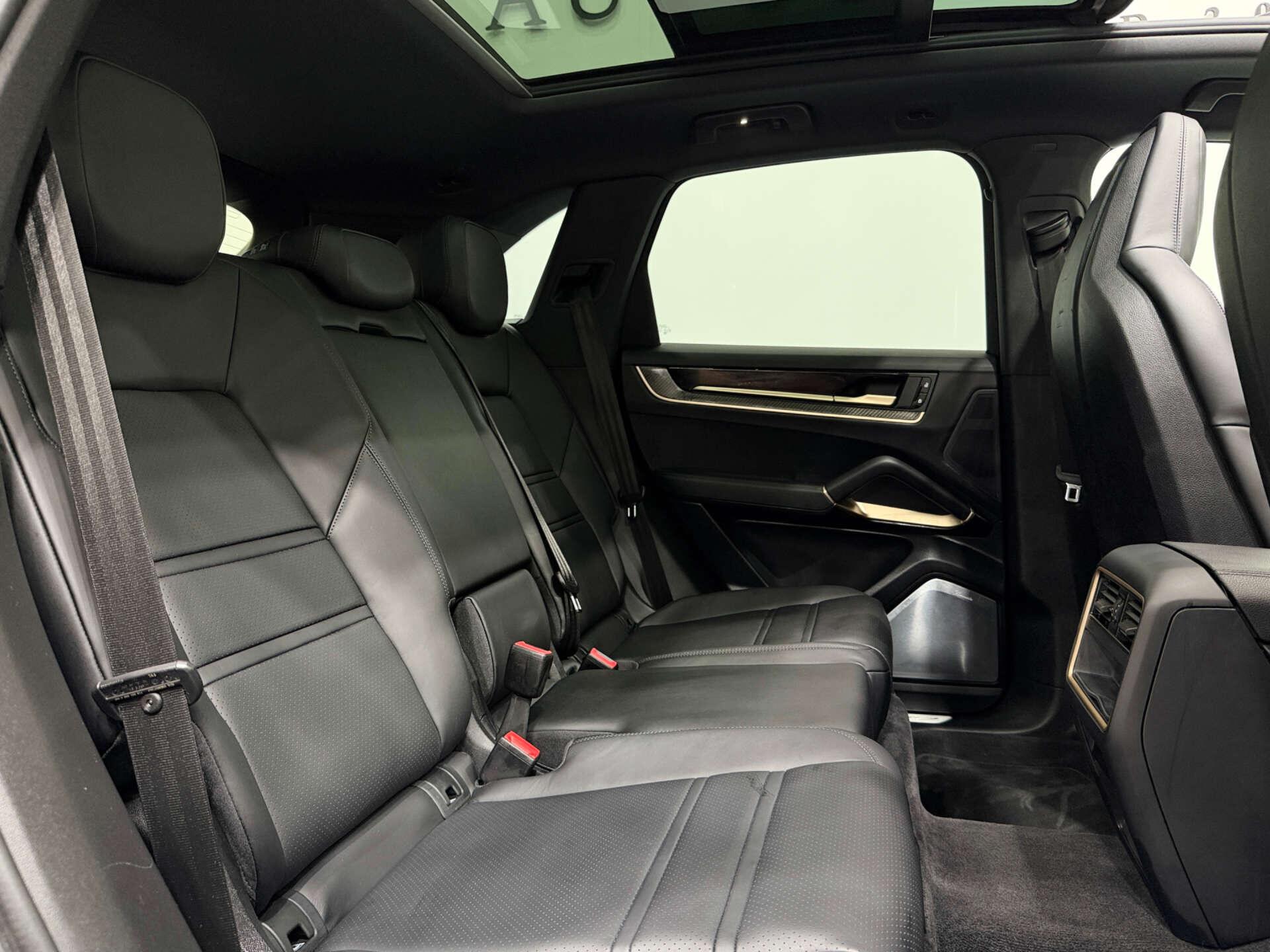 Porsche Cayenne view 12