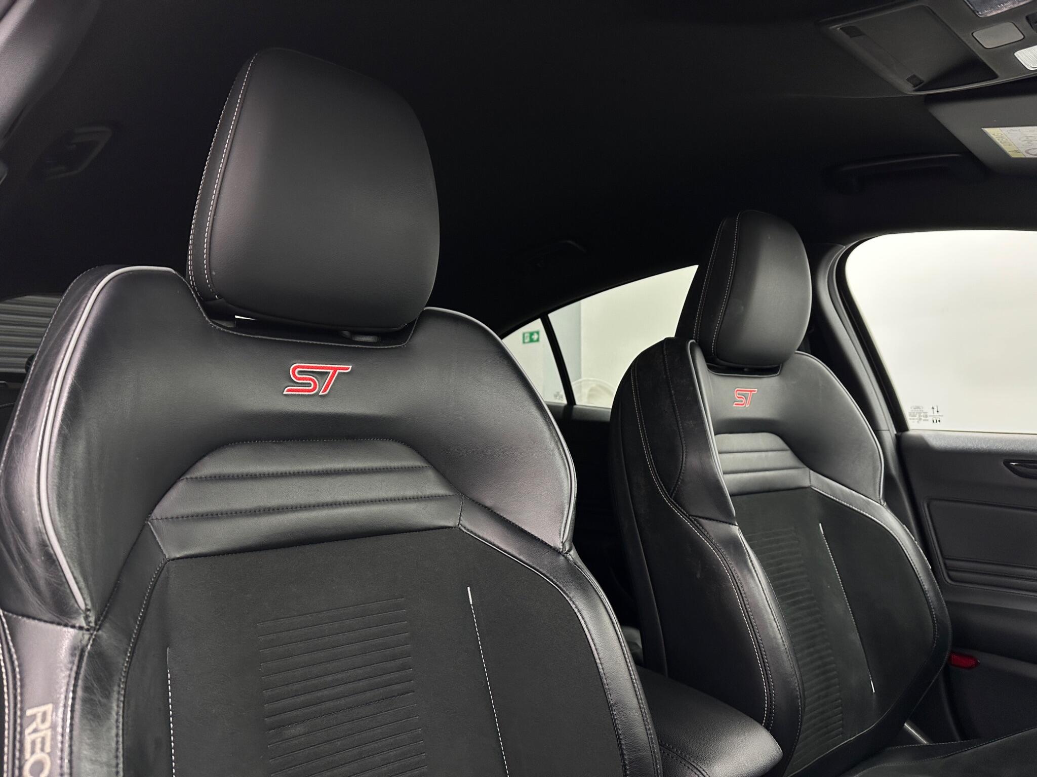 Ford Focus view 32