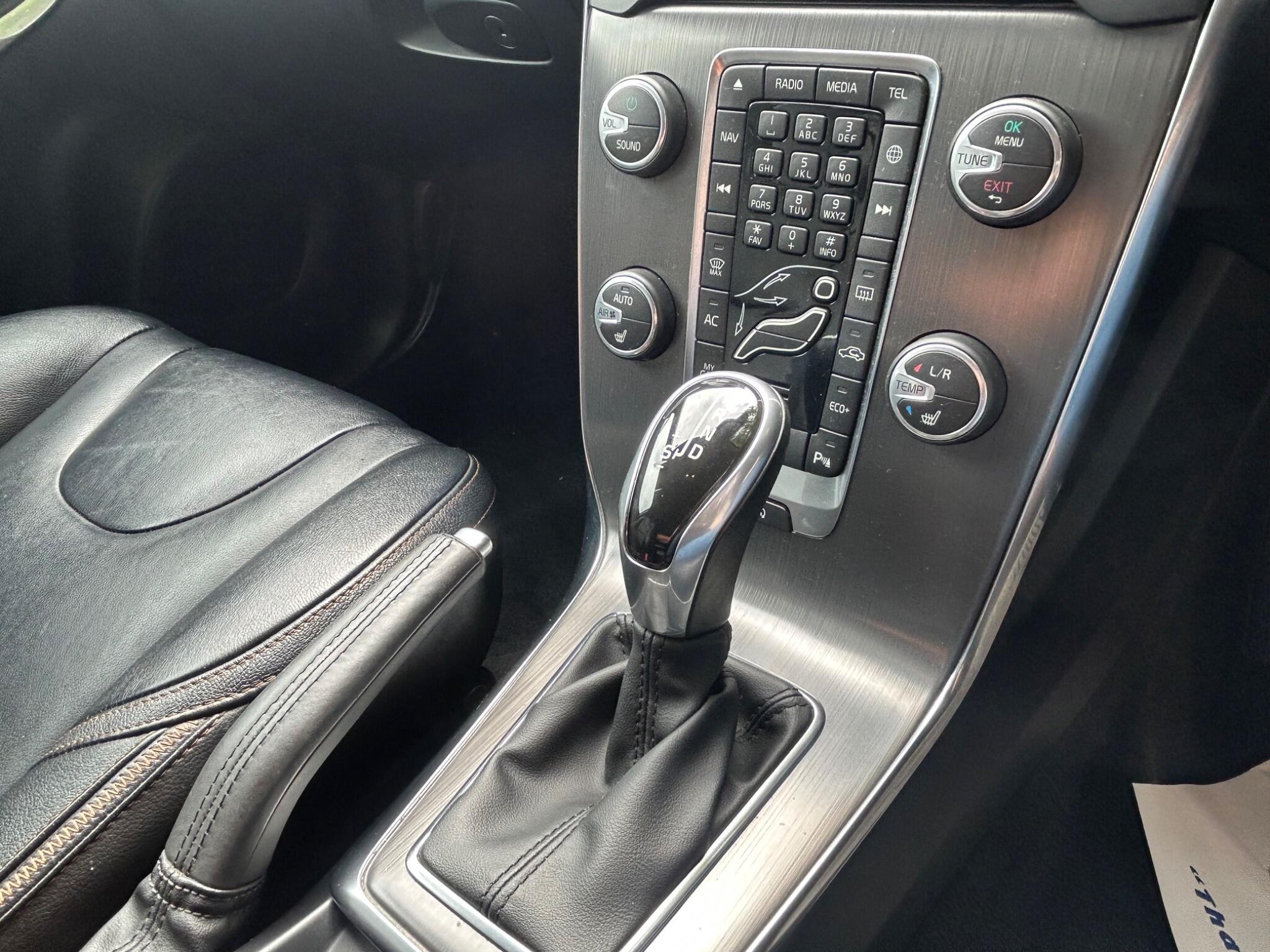 Volvo V40 Cross Country view 39