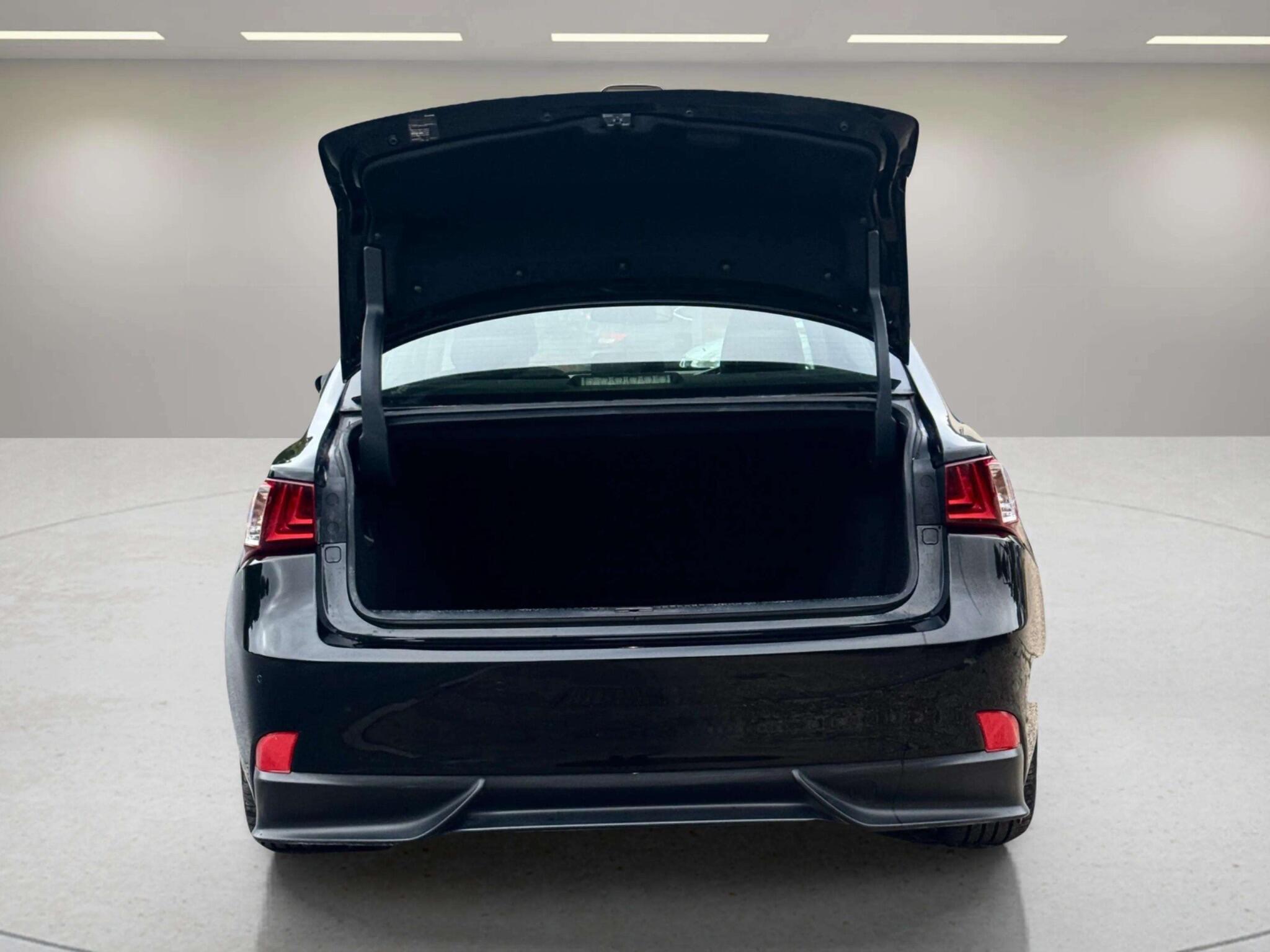 Lexus Is view 70