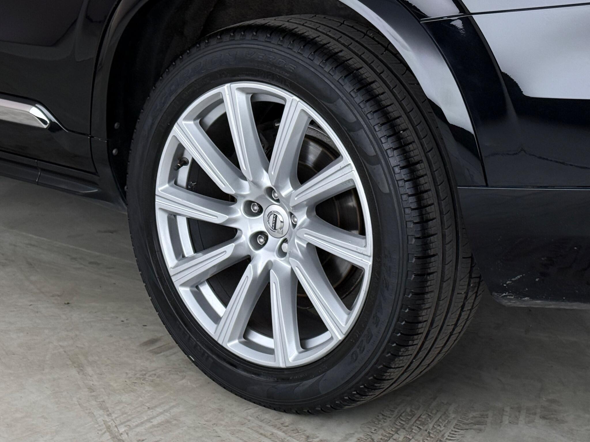 Volvo XC90 view 8