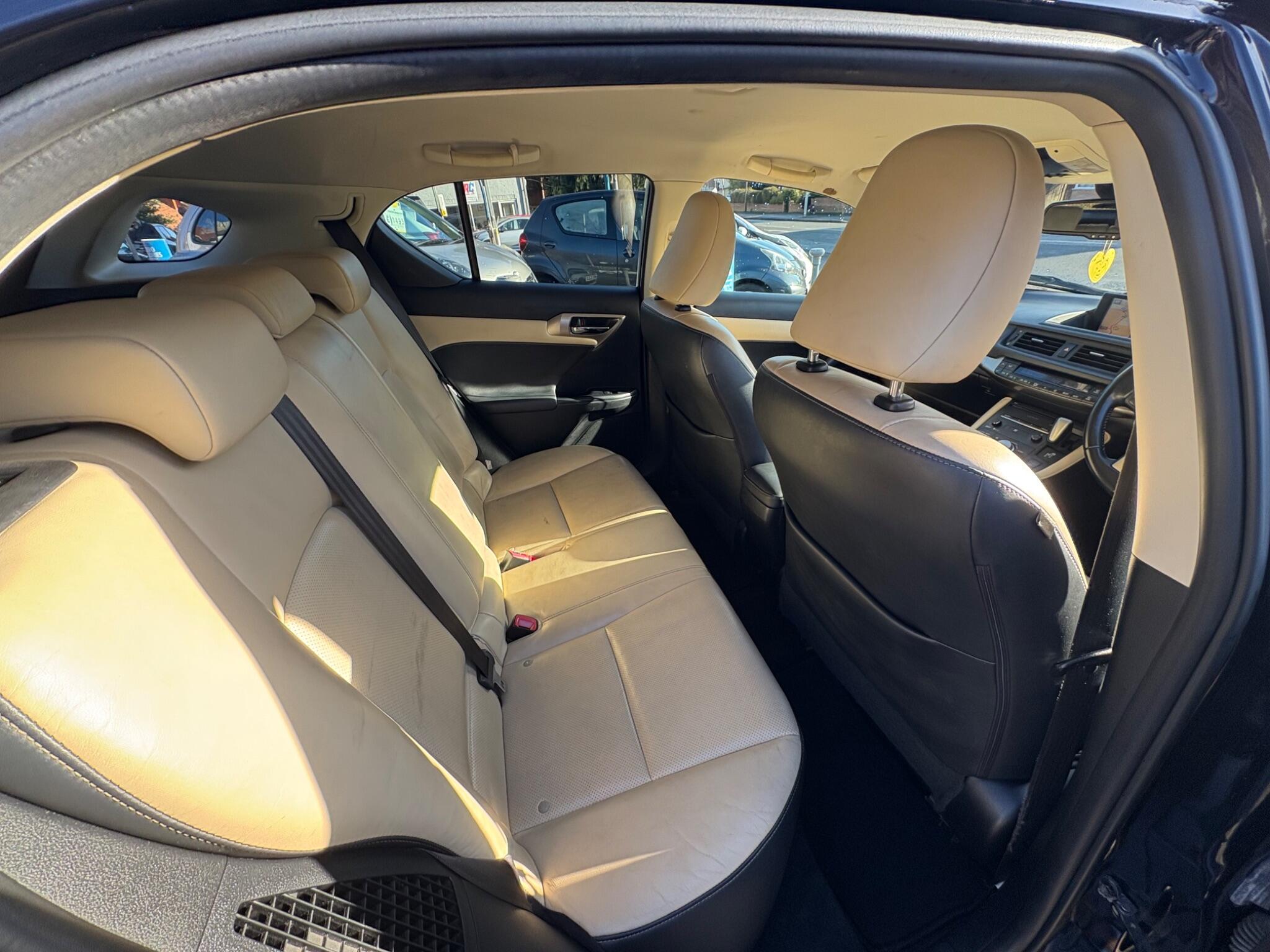 2014 Lexus CT 1.8 200h Luxury CVT Euro 6 (s/s) 5dr • 99,475 miles image 38