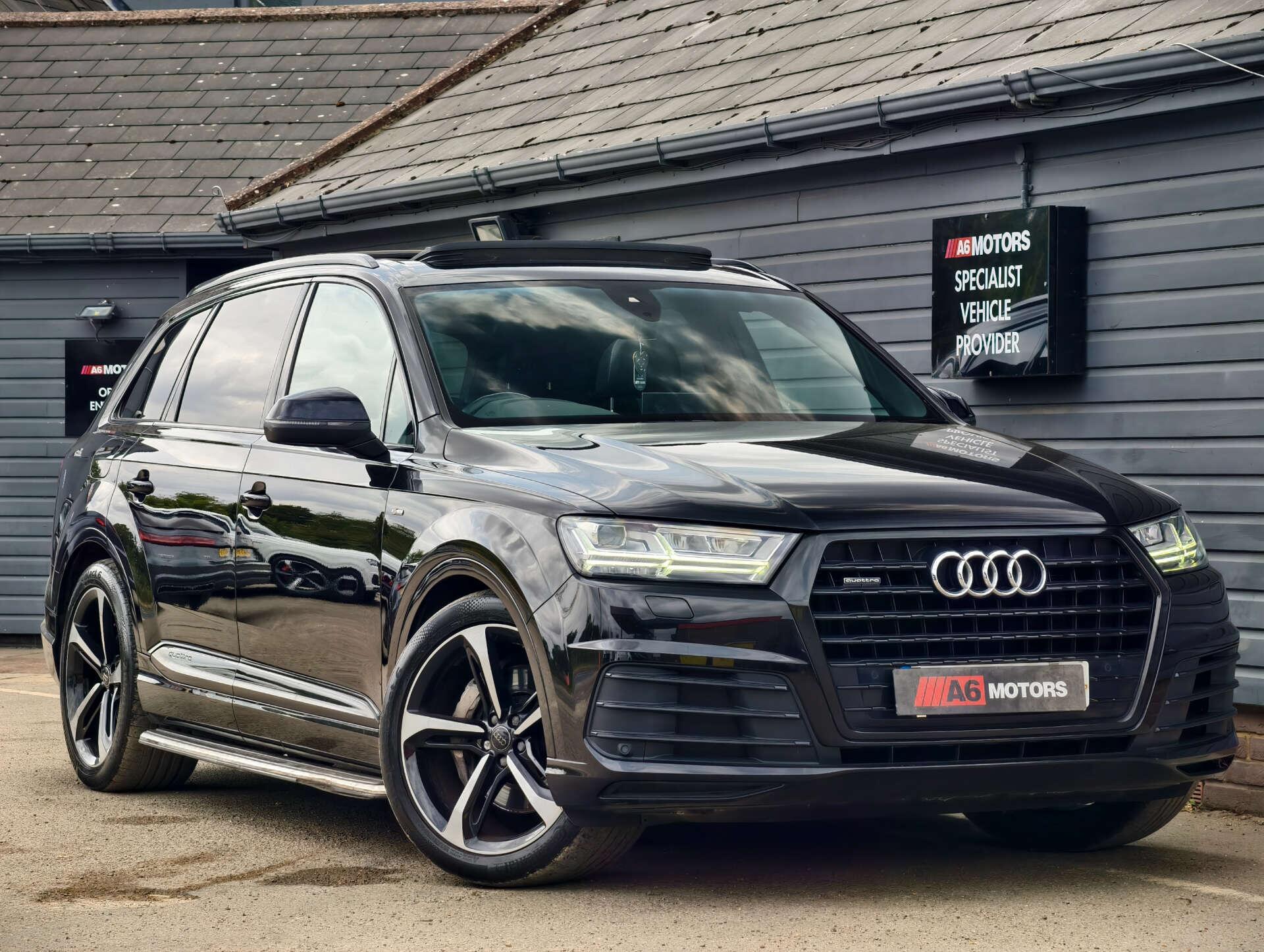 Audi Q7 view 12
