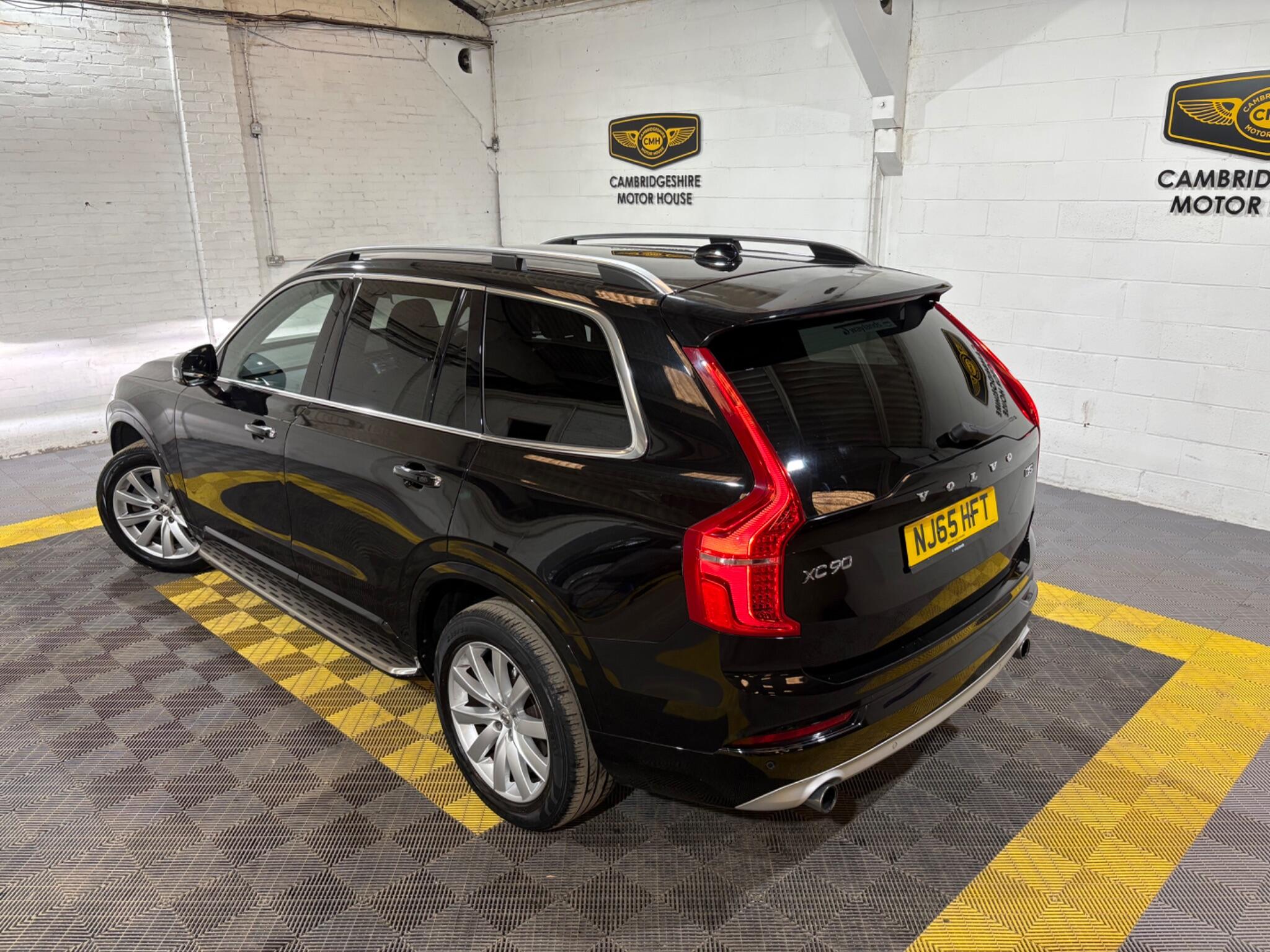 Volvo XC90 view 4