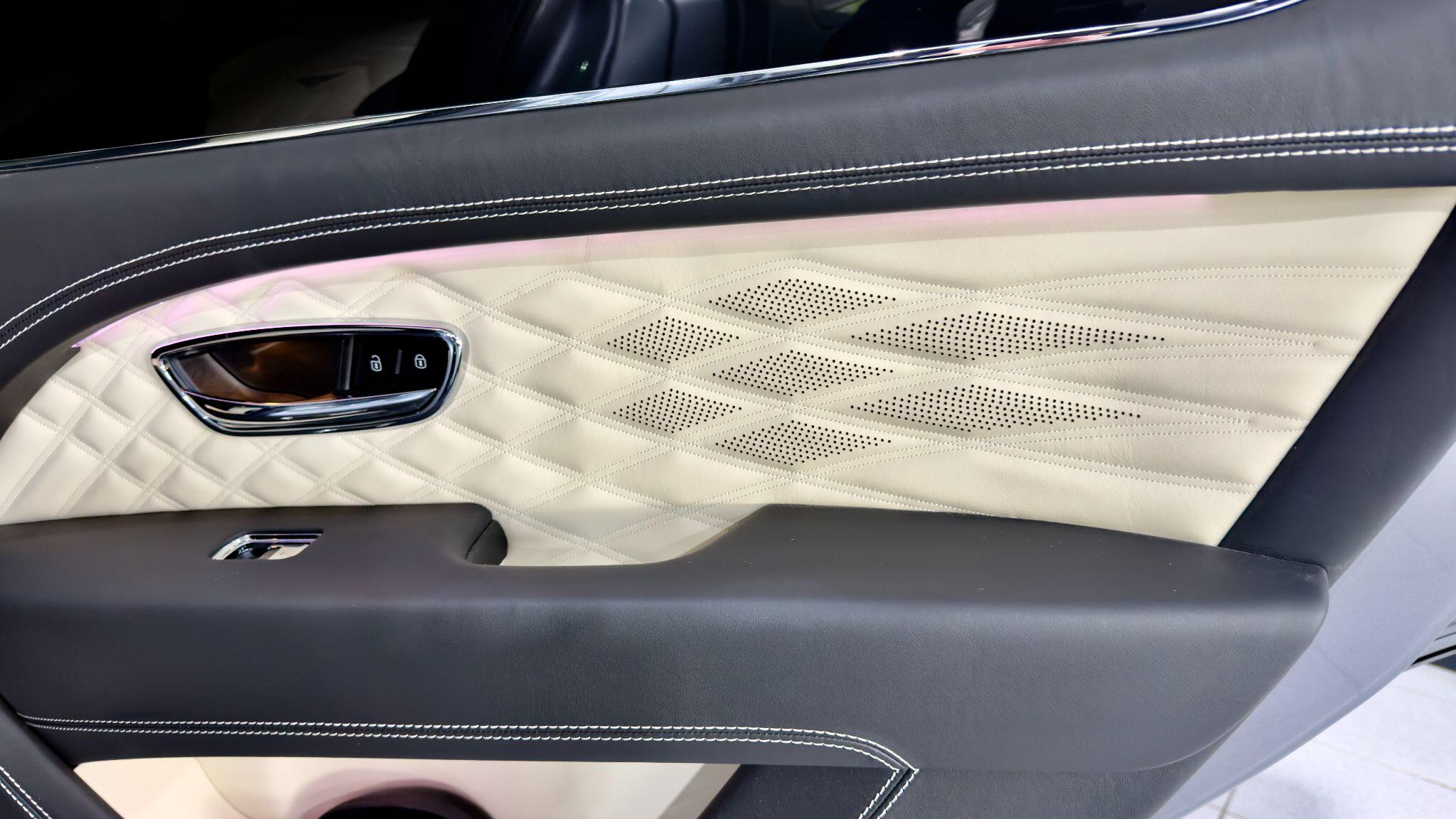 Bentley Bentayga view 36