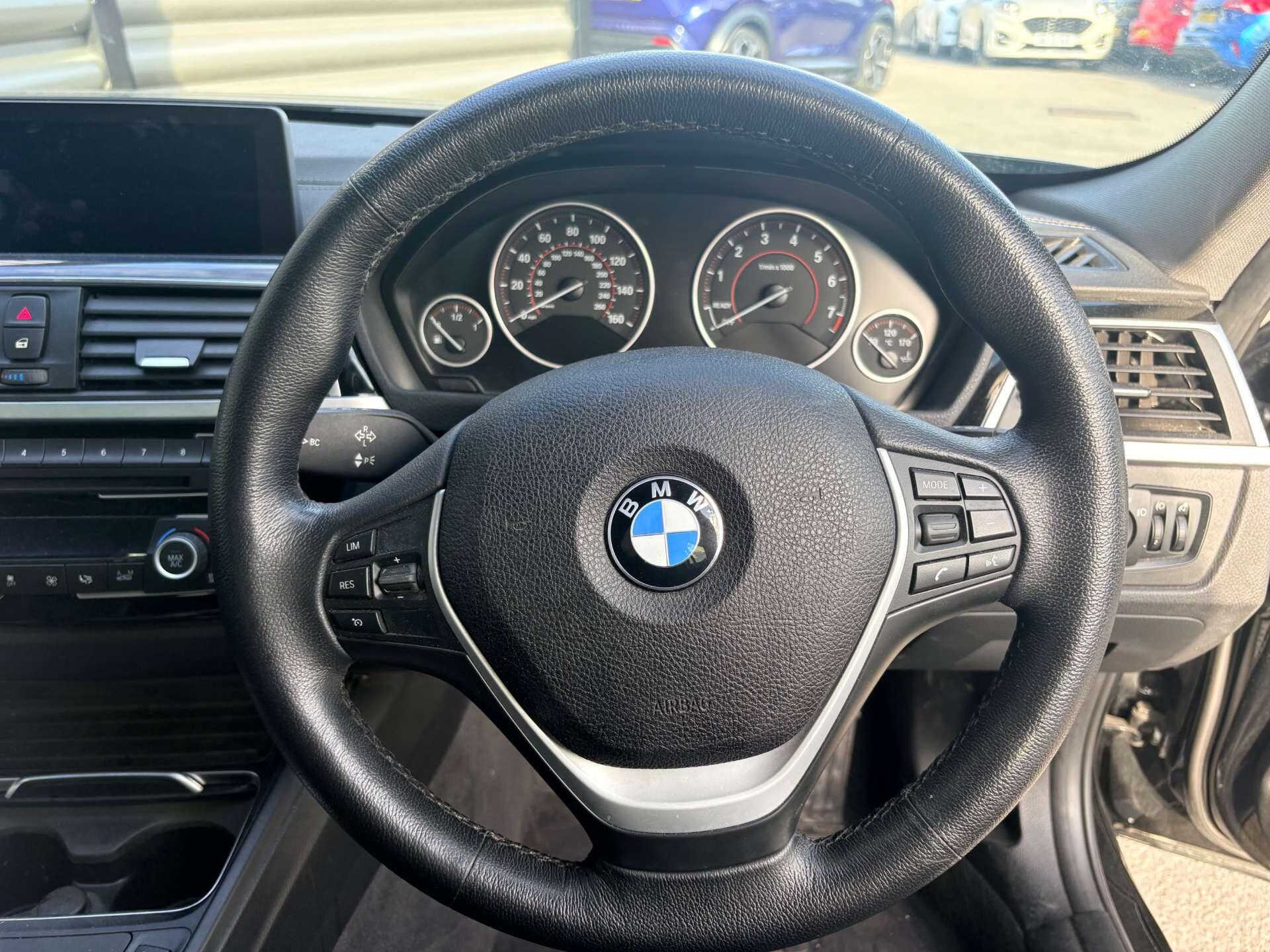 BMW 3 Series view 12