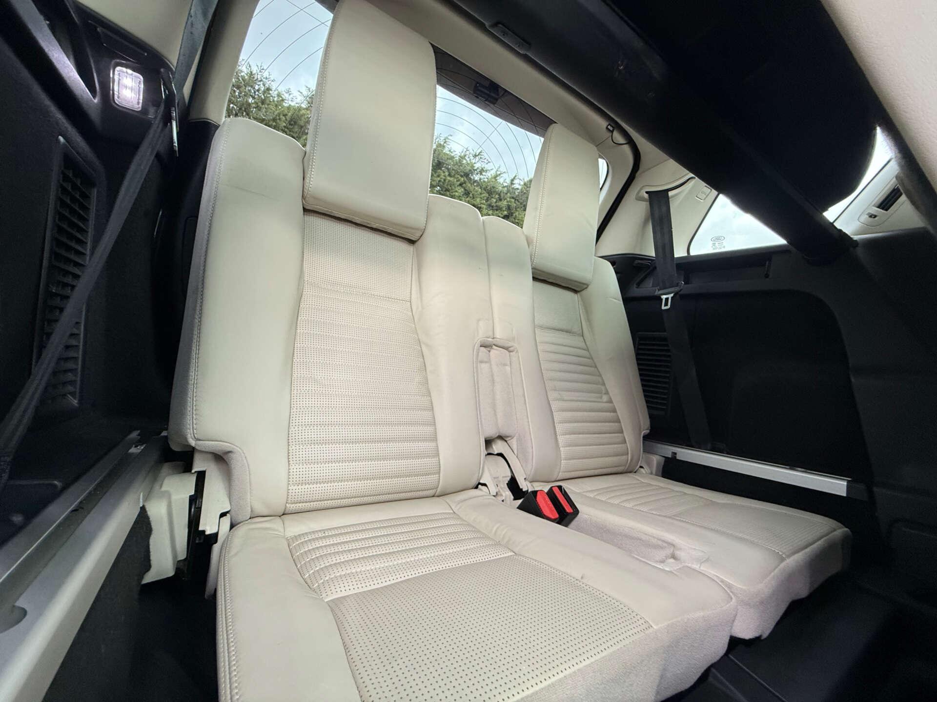 Land Rover Discovery Sport view 76
