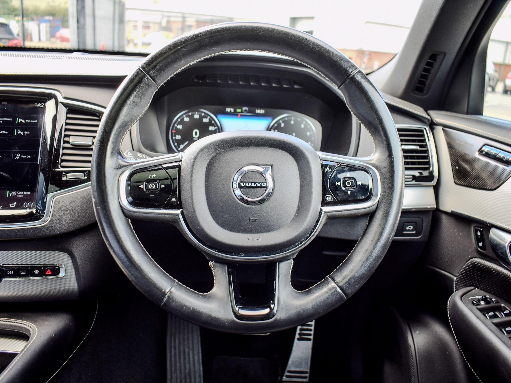 Volvo XC90 view 22