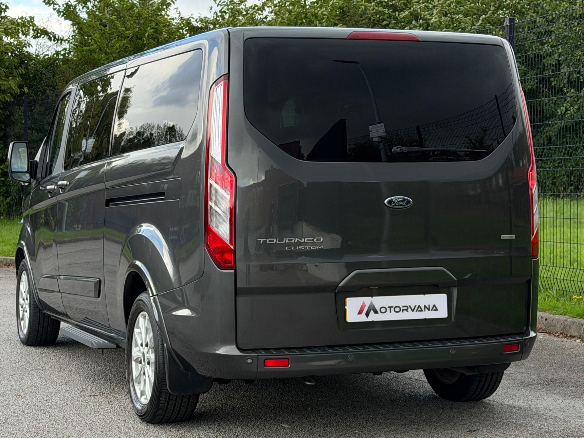 Ford Tourneo Custom view 10
