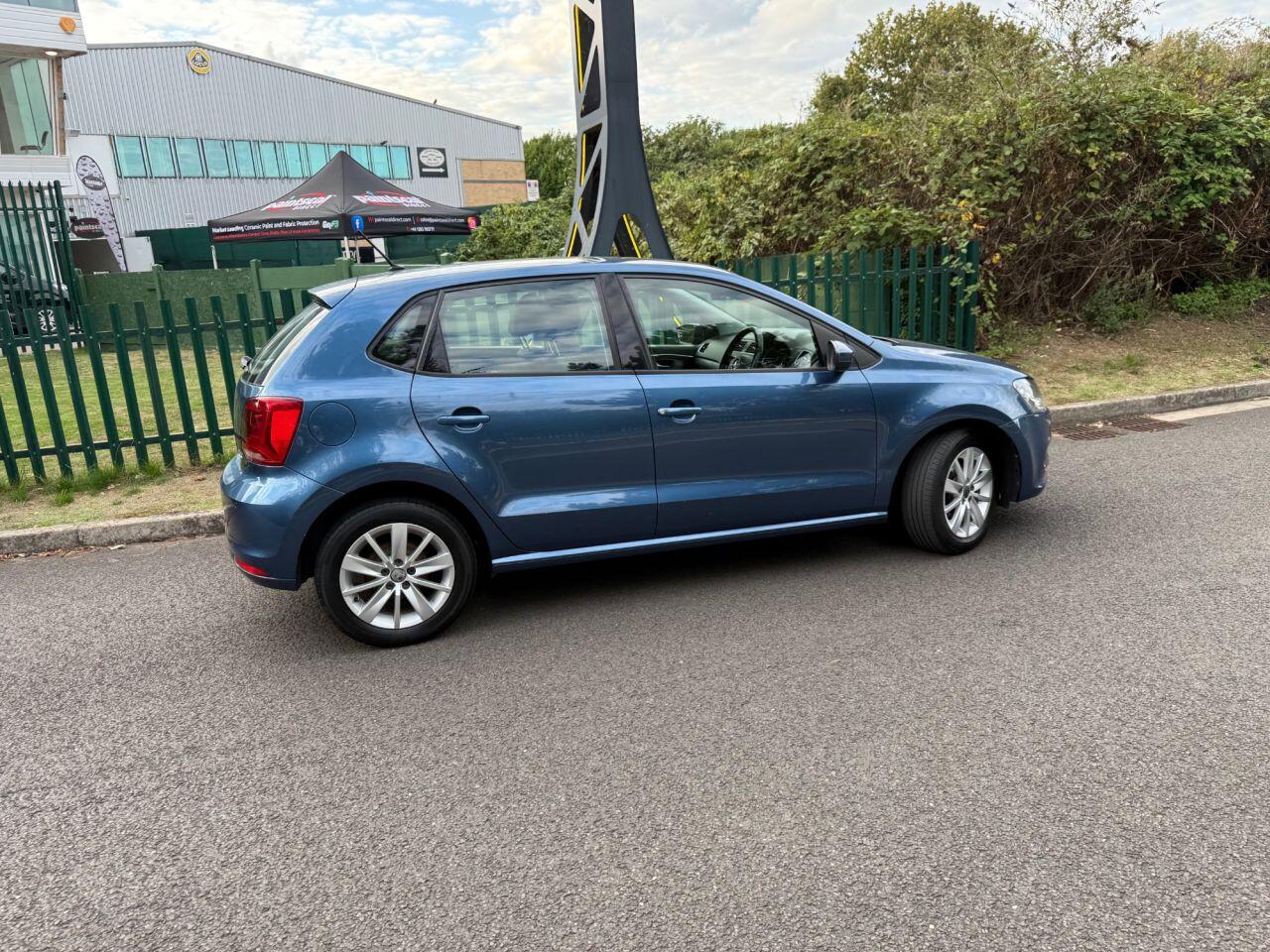 Volkswagen Polo view 4