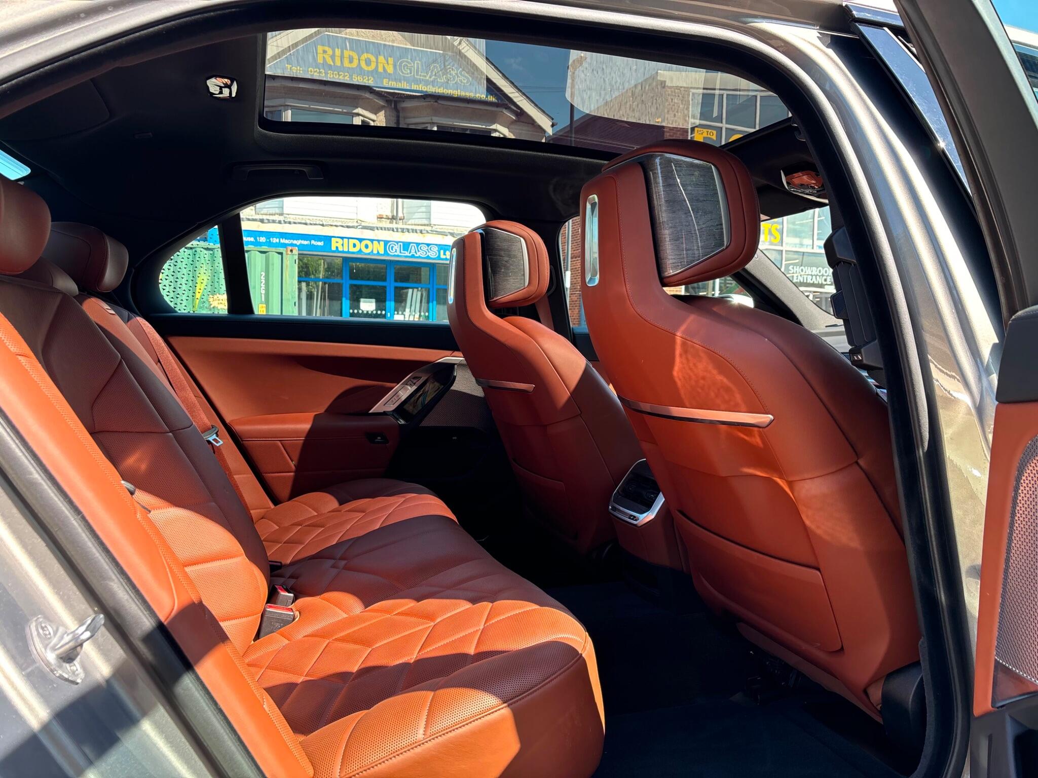 BMW I7 view 5