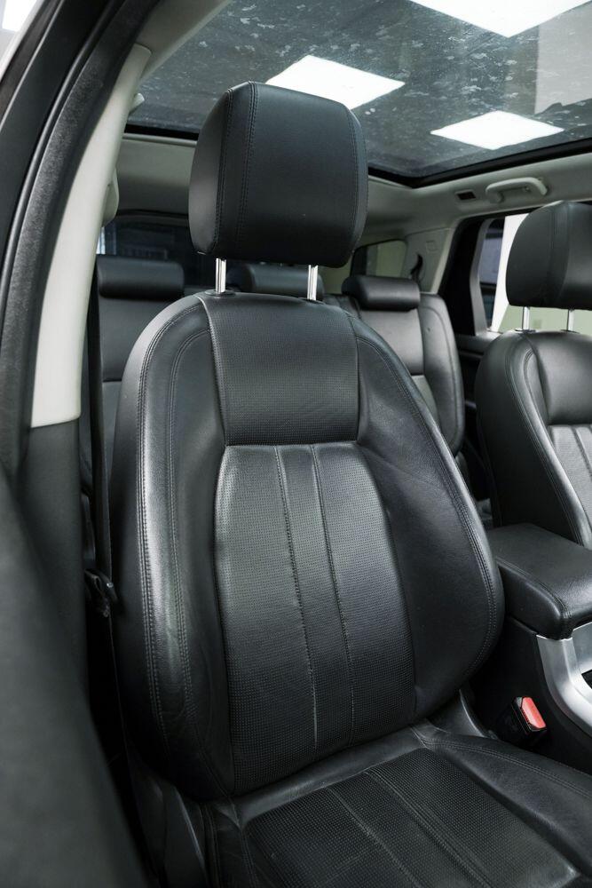 Land Rover Discovery Sport view 12