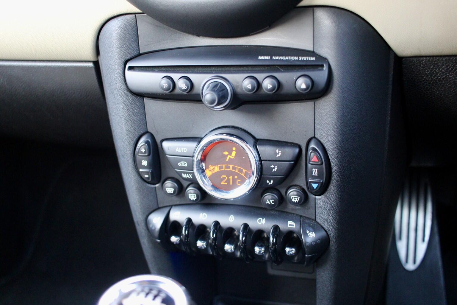 Mini Hatch view 14