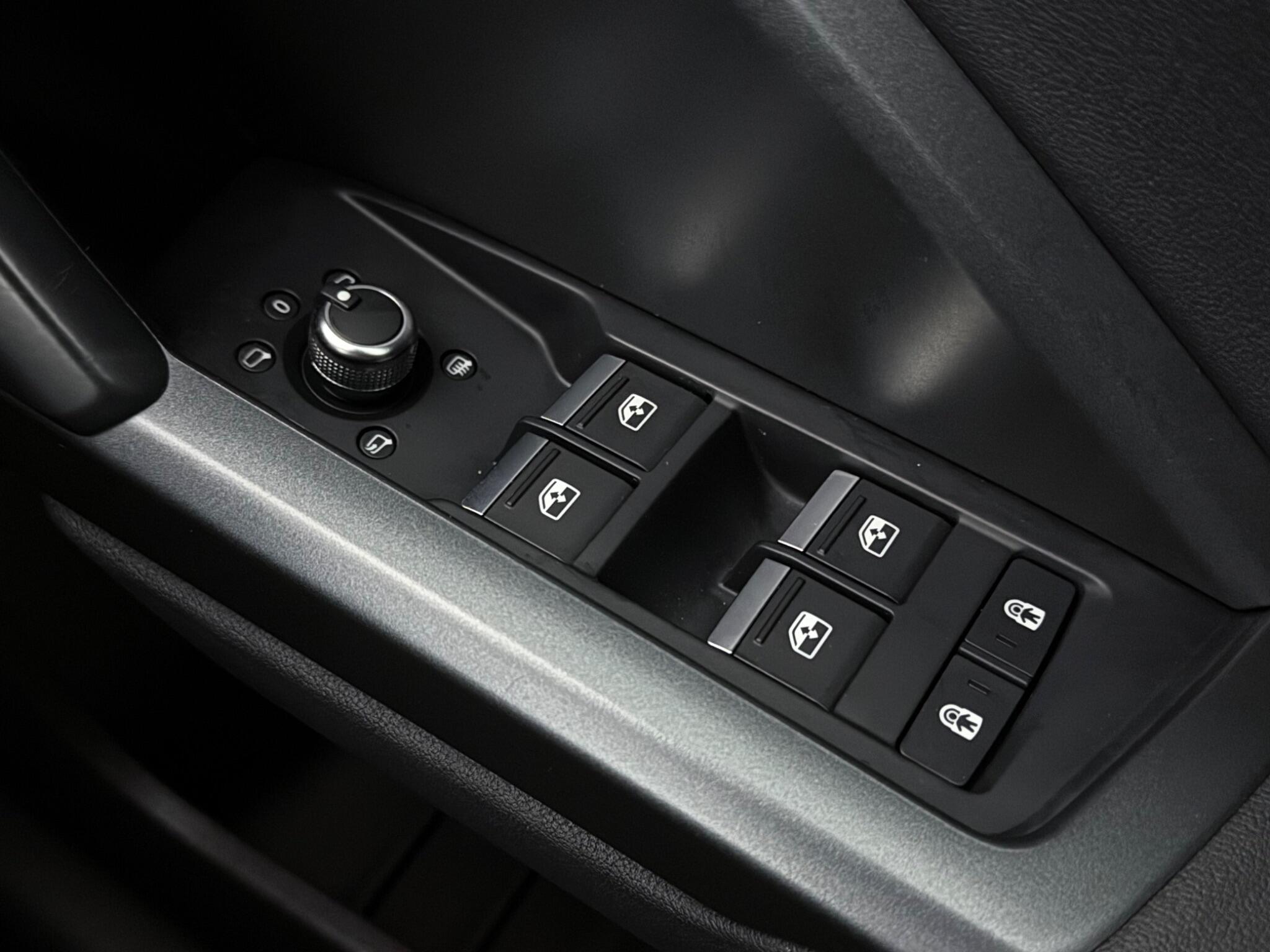 Audi Q3 view 21