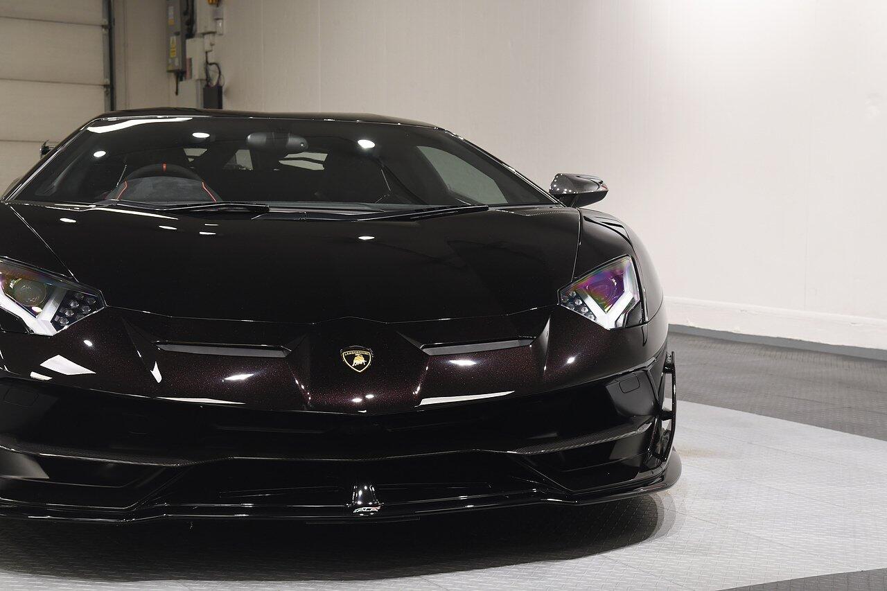 Lamborghini Aventador view 29