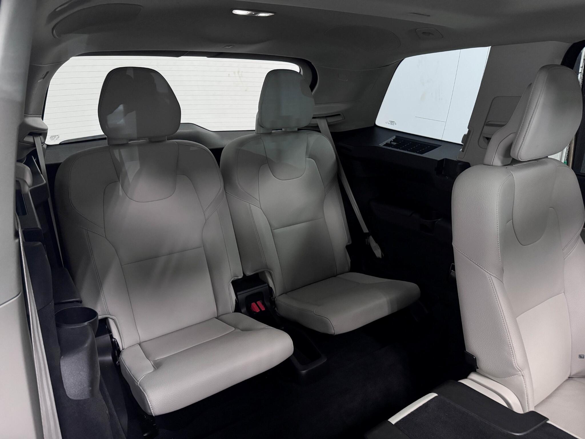 Volvo XC90 view 29