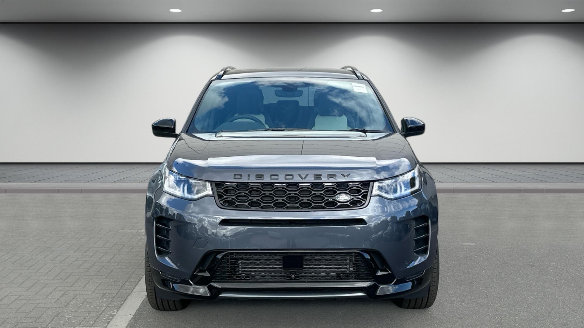 Land Rover Discovery Sport view 8