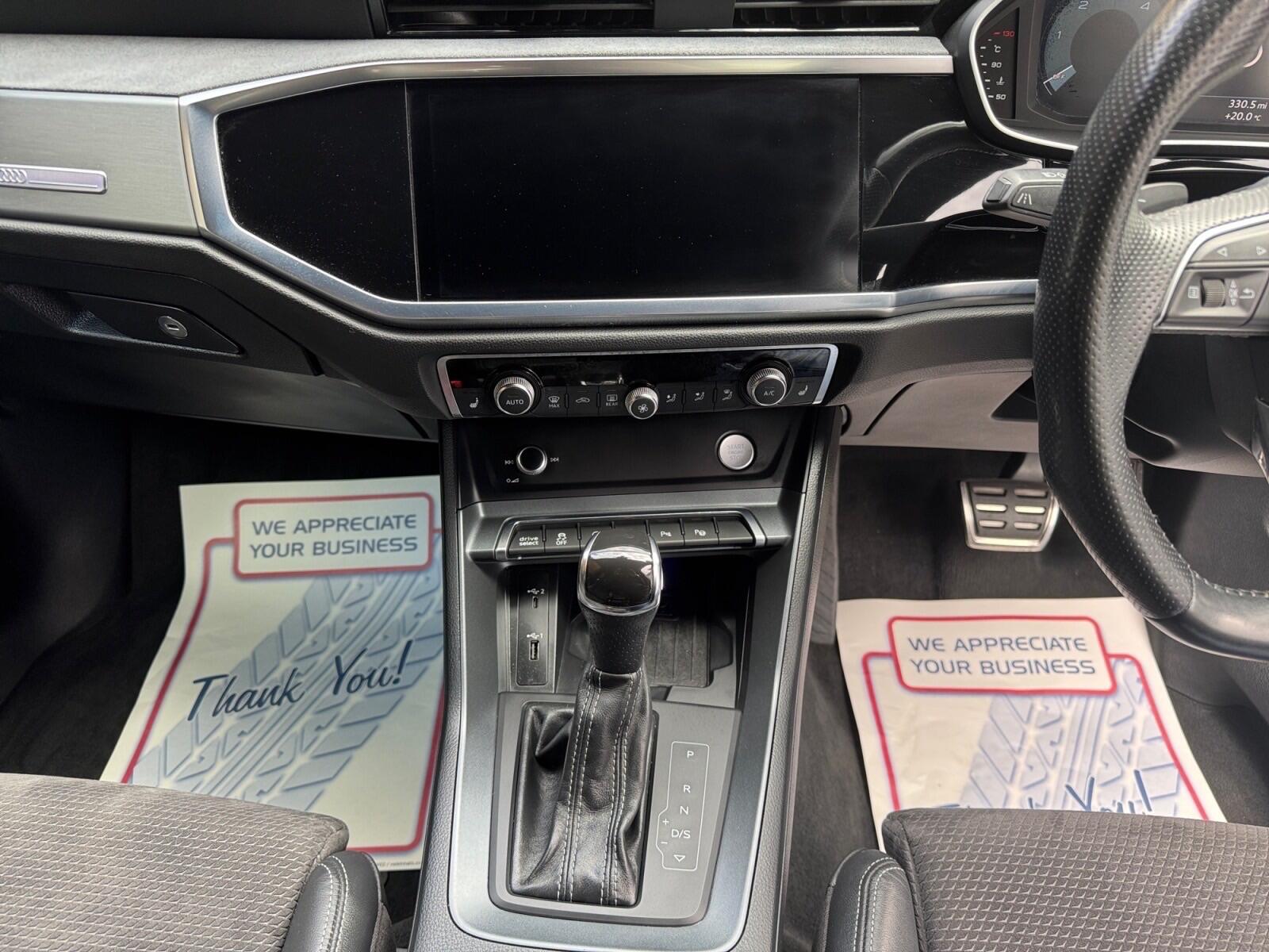 Audi Q3 view 11