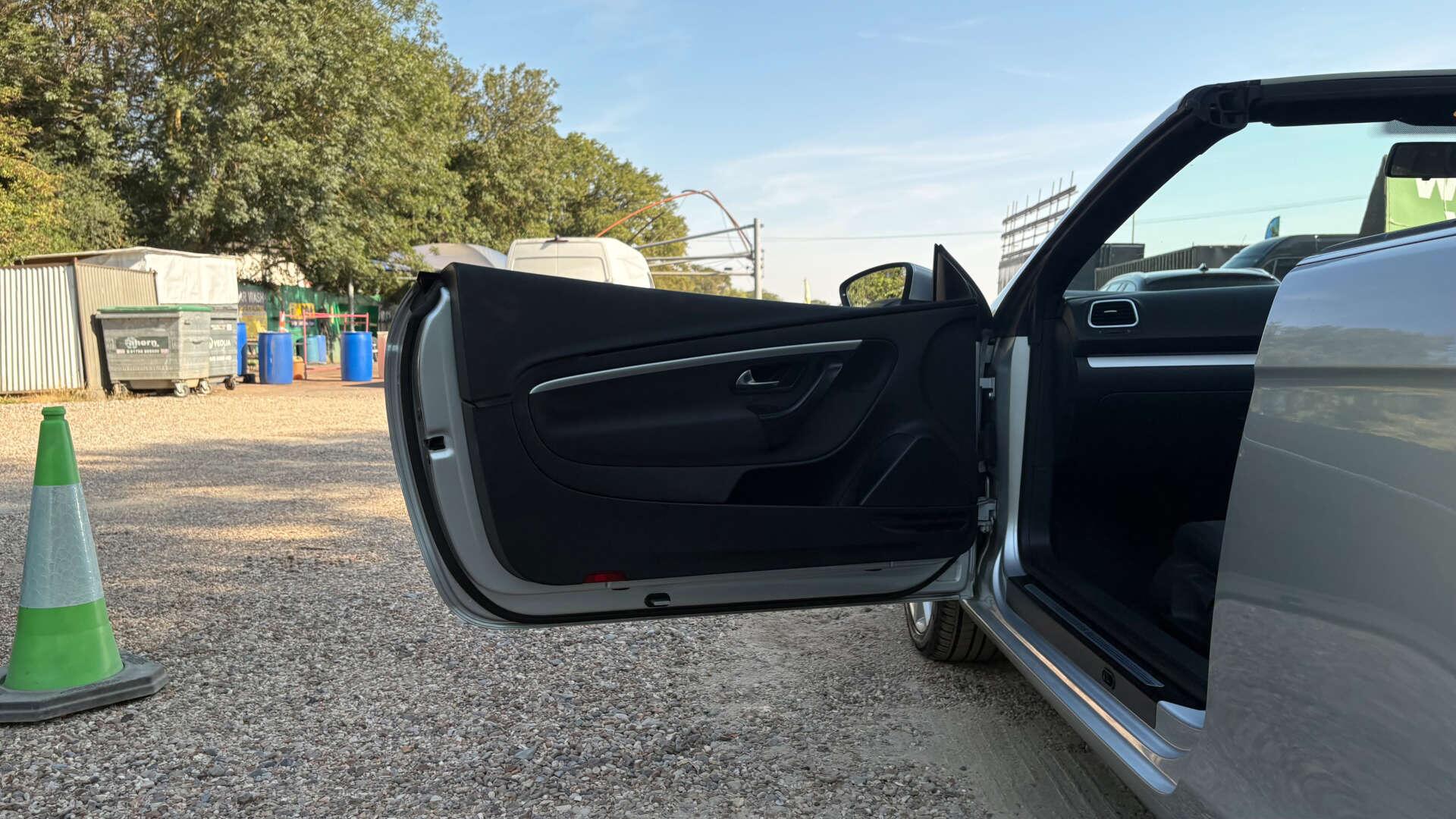 Volkswagen Eos view 35
