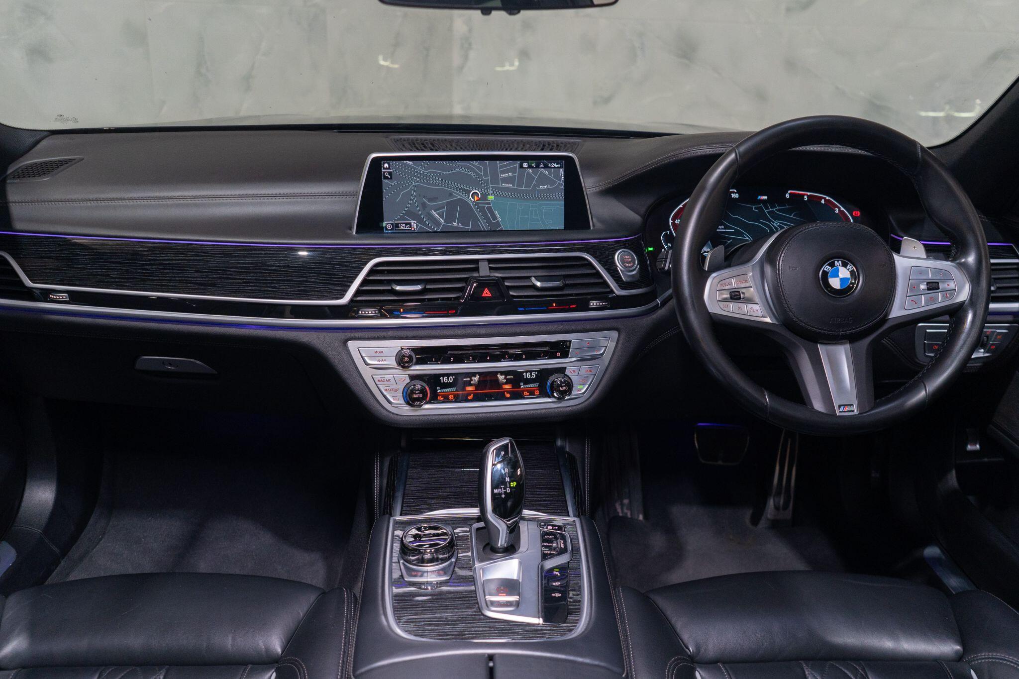 BMW 7 Series view 11